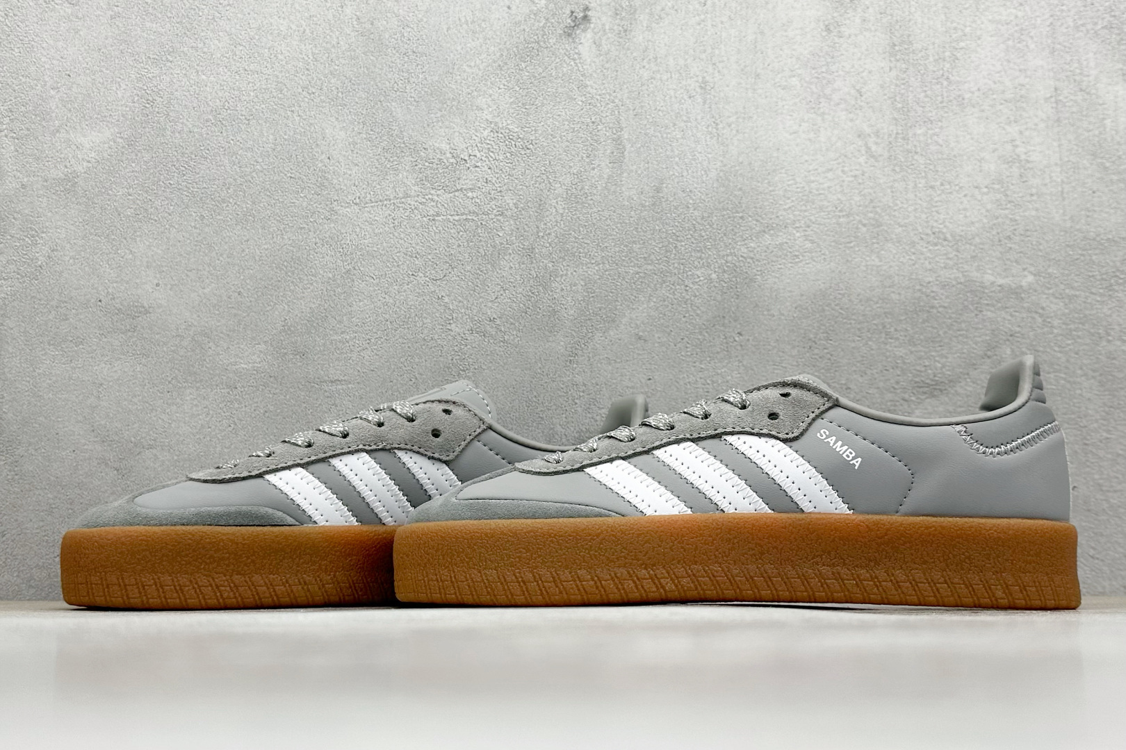 adidas originals SAMBAE VALENTINE W 百搭单品复古桑巴 厚底板鞋 IE9108
