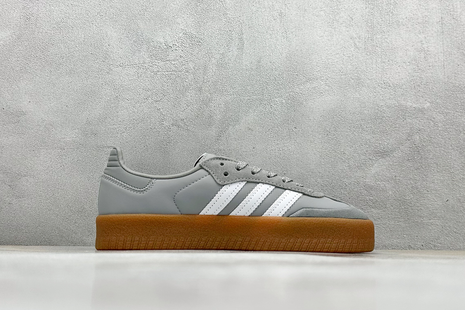 adidas originals SAMBAE VALENTINE W 百搭单品复古桑巴 厚底板鞋 IE9108
