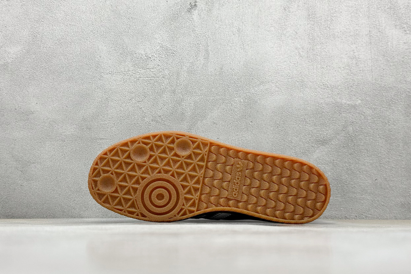 adidas originals SAMBAE VALENTINE W 百搭单品复古桑巴 厚底板鞋 IE9108