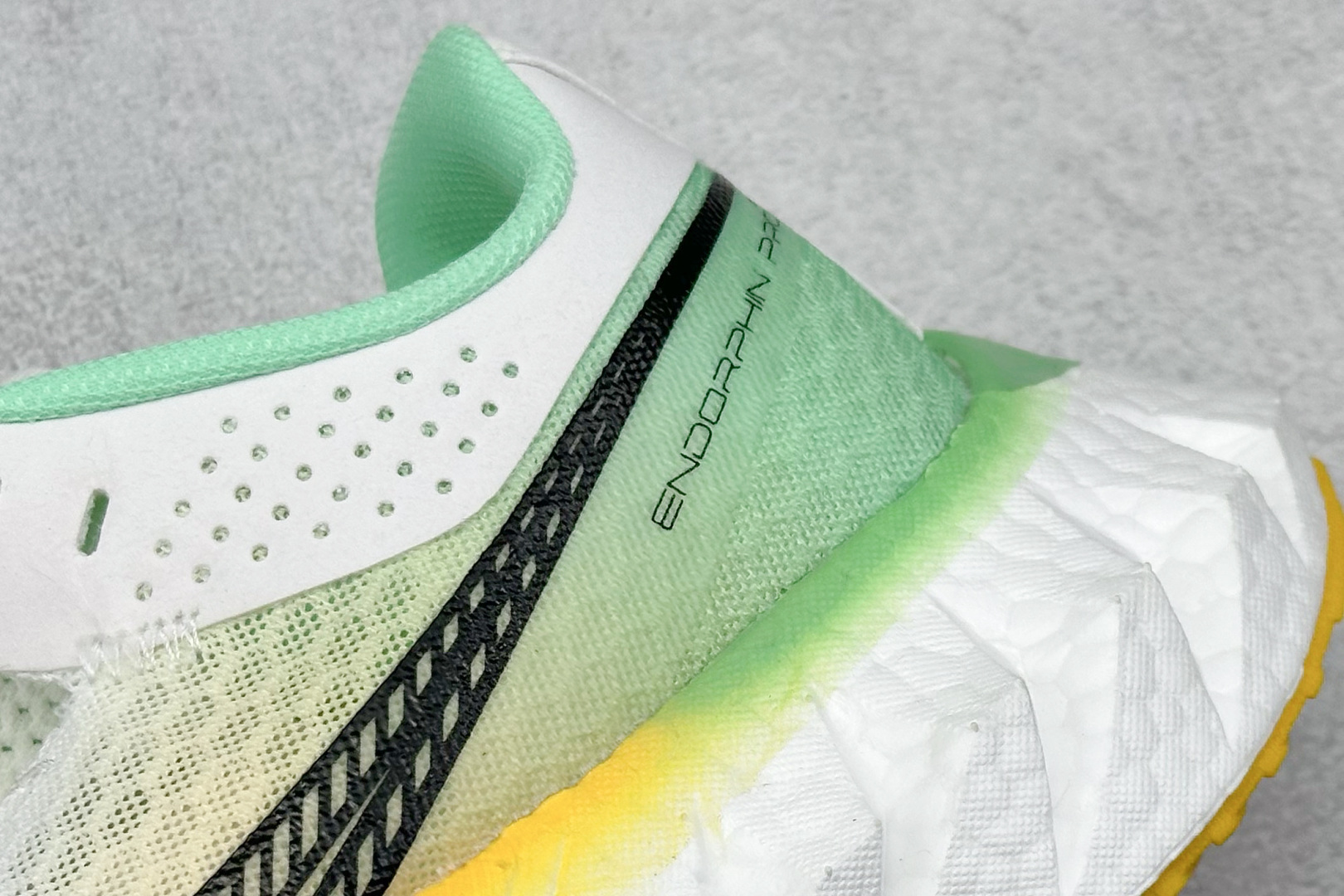 Saucony Triumph PRO 啡鹏4 旗舰级缓震型跑鞋 S20939