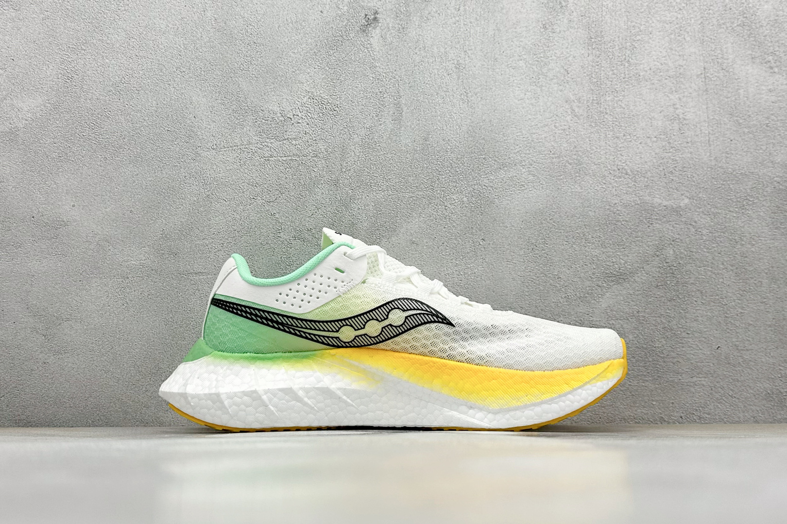 Saucony Triumph PRO 啡鹏4 旗舰级缓震型跑鞋 S20939