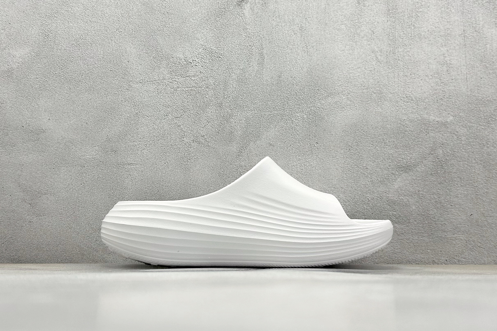 Nike ReactX Rejuven8 一脚蹬夏日穿搭凉鞋 HV4479-100