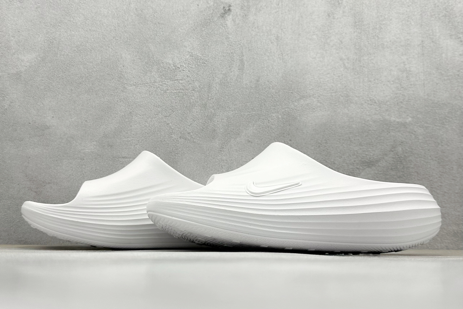 Nike ReactX Rejuven8 一脚蹬夏日穿搭凉鞋 HV4479-100