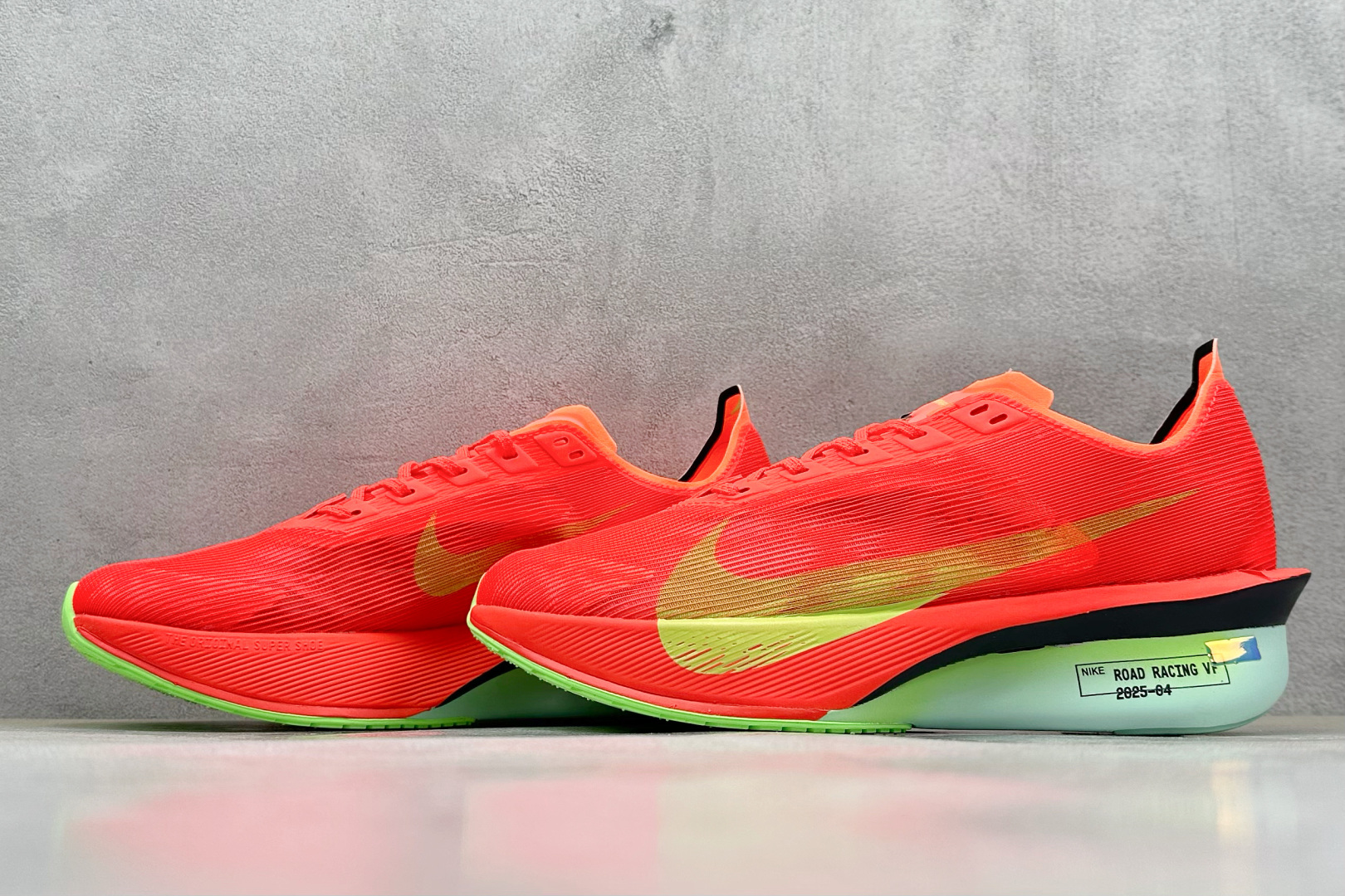 BF版 Nike ZoomX Vaporfly NEXT% 4 马拉松系列公路竞速超轻缓震跑步鞋 HF6414-600