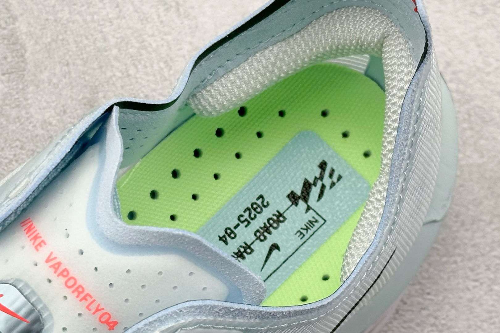 BF版 Nike ZoomX Vaporfly NEXT% 4 马拉松系列公路竞速超轻缓震跑步鞋 HF6412-400
