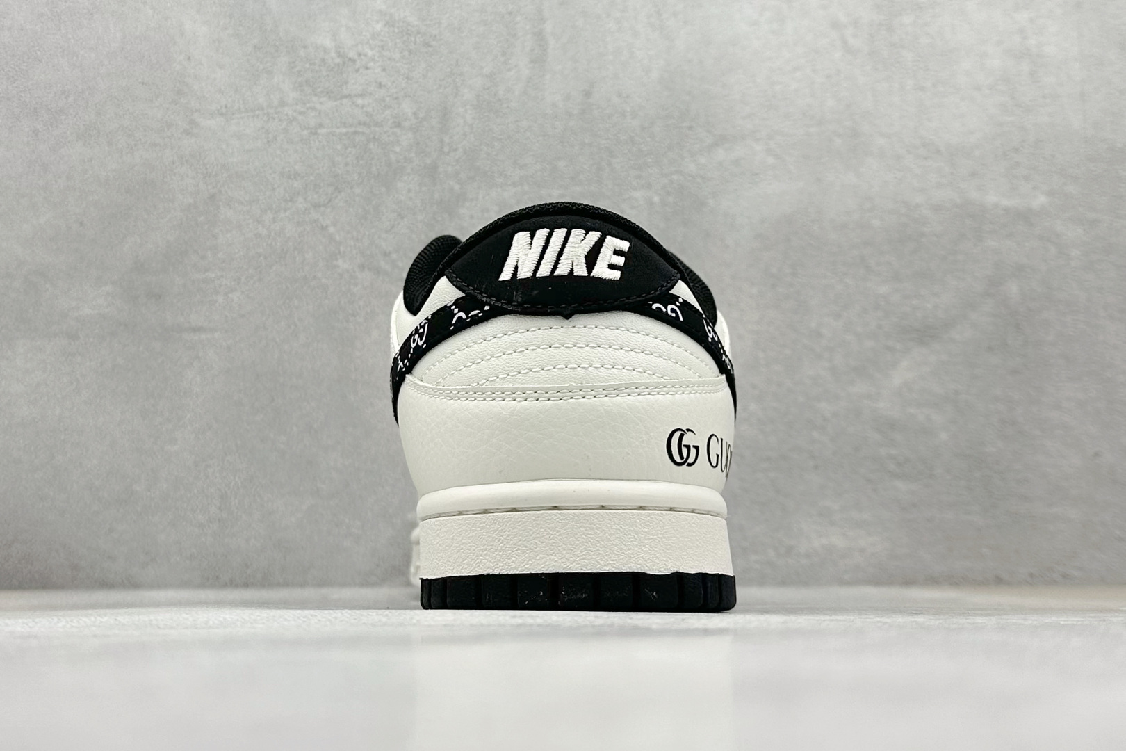280 Nike SB Dunk Low 古驰联名 米白黑勾 低帮休闲板鞋 XD6188-048