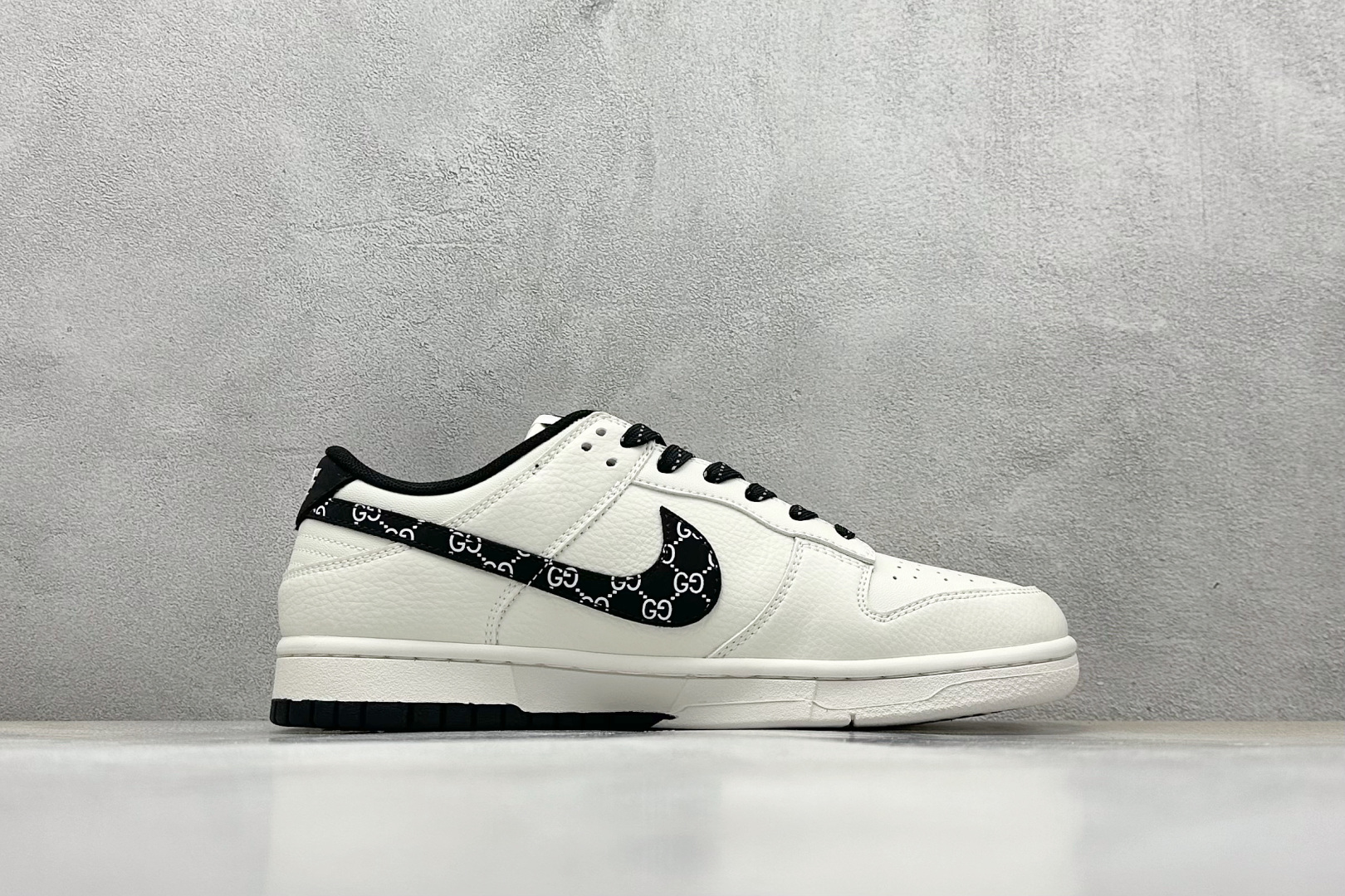 280 Nike SB Dunk Low 古驰联名 米白黑勾 低帮休闲板鞋 XD6188-048