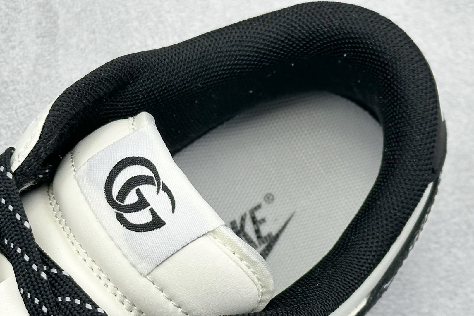 280 Nike SB Dunk Low 古驰联名 米白黑勾 低帮休闲板鞋 XD6188-048