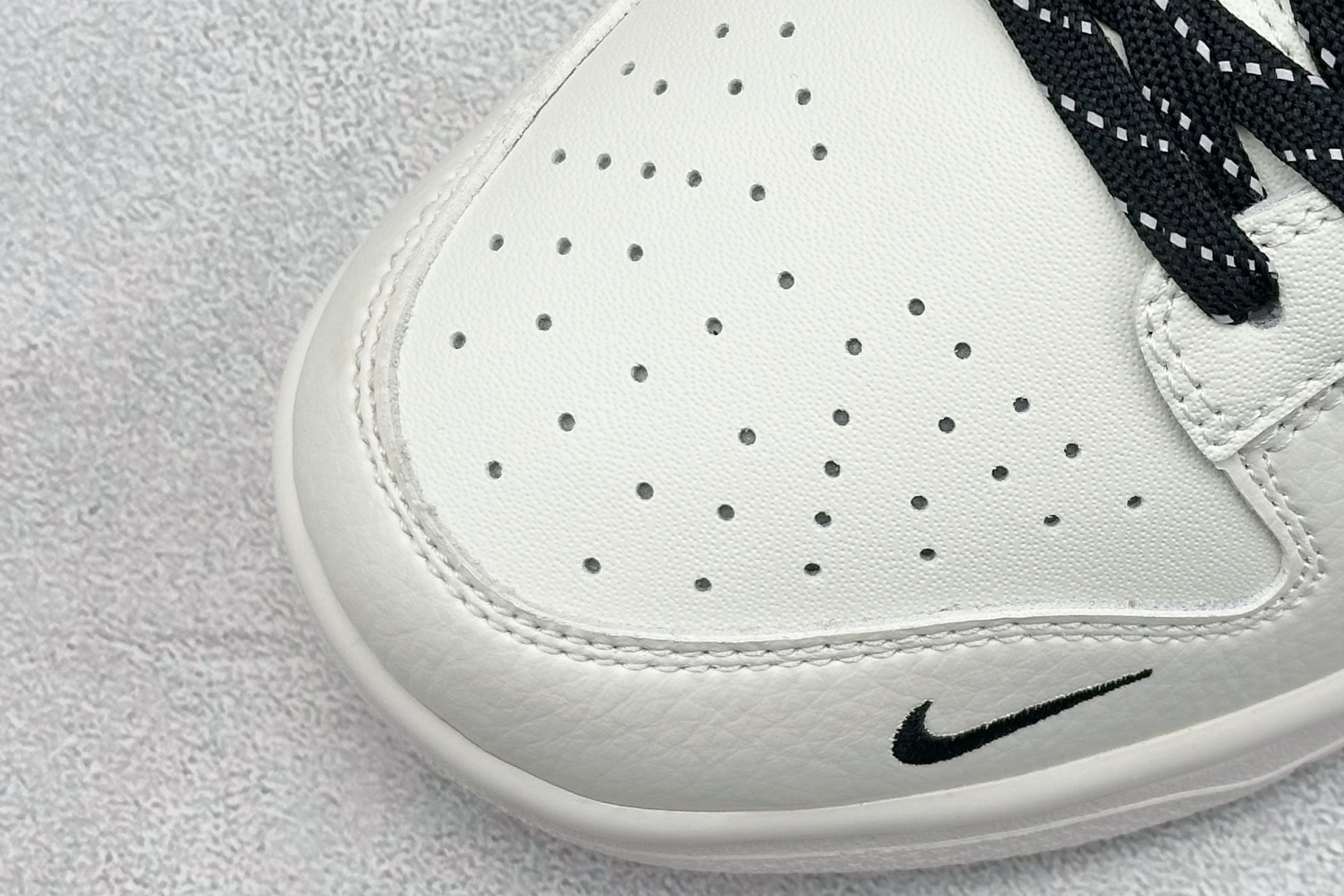 280 Nike SB Dunk Low 古驰联名 米白黑勾 低帮休闲板鞋 XD6188-048