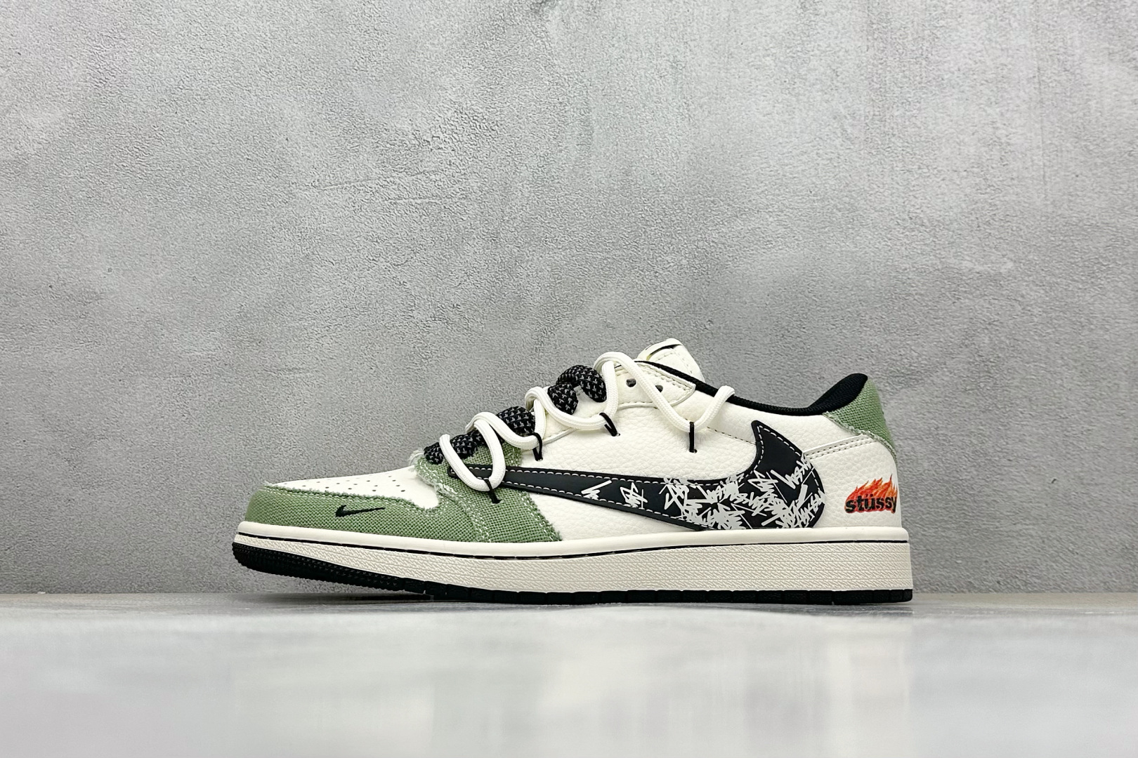 300 Travis Scott x Nike Air Jordan 1 Low x Stussy Air Jordan 1 Low 反转绿白小勾满天星倒钩 DM6868-102