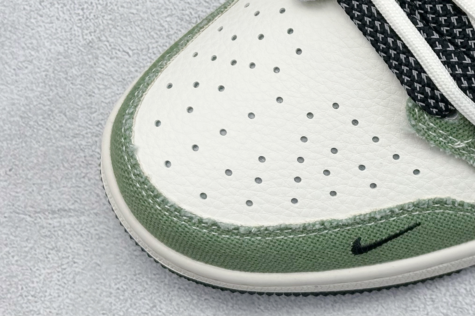 300 Travis Scott x Nike Air Jordan 1 Low x Stussy Air Jordan 1 Low 反转绿白小勾满天星倒钩 DM6868-102