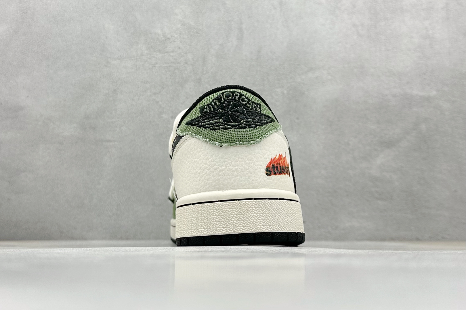 300 Travis Scott x Nike Air Jordan 1 Low x Stussy Air Jordan 1 Low 反转绿白小勾满天星倒钩 DM6868-102