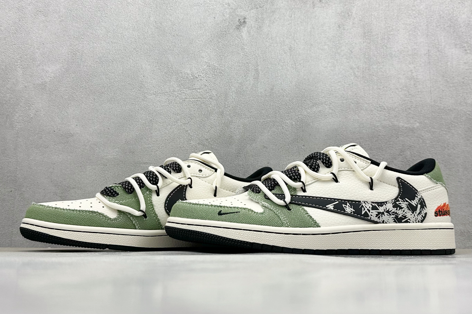 300 Travis Scott x Nike Air Jordan 1 Low x Stussy Air Jordan 1 Low 反转绿白小勾满天星倒钩 DM6868-102