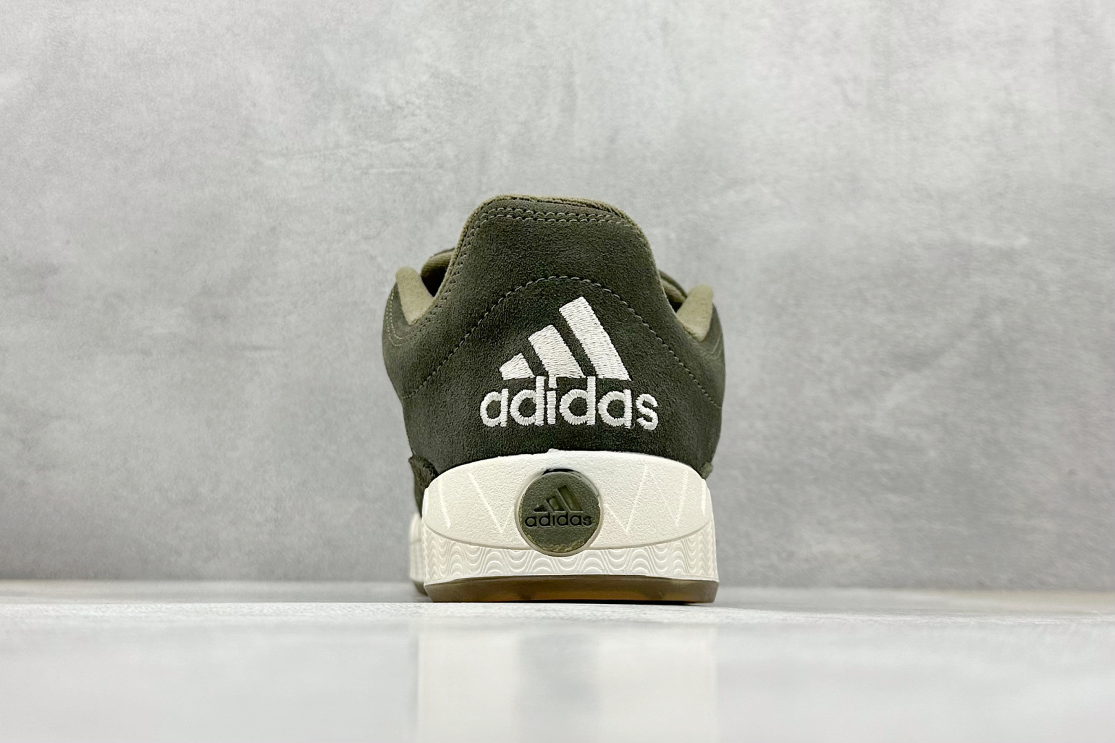 TG版 Adidas Adimatic Low 马蒂奇系列低帮 复古鲨鱼面包鞋运动休闲滑板板鞋 IE9864