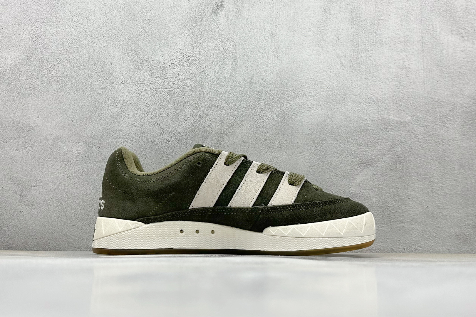 TG版 Adidas Adimatic Low 马蒂奇系列低帮 复古鲨鱼面包鞋运动休闲滑板板鞋 IE9864