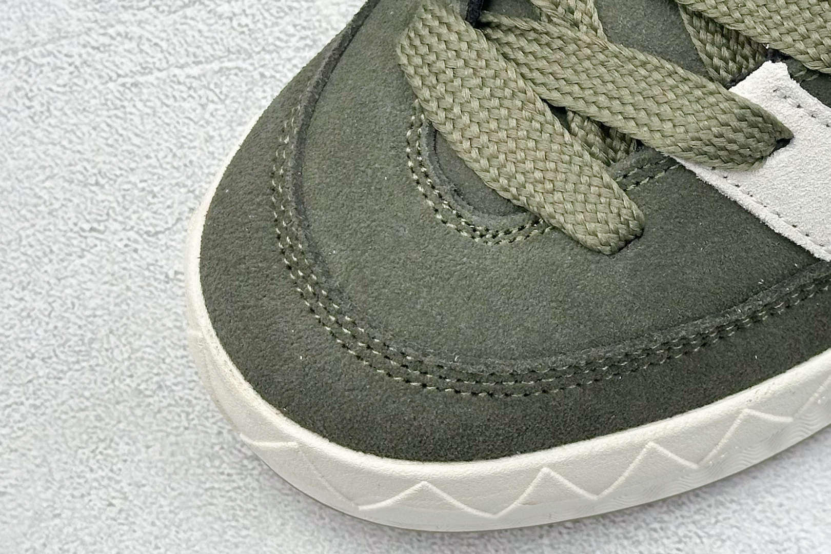TG版 Adidas Adimatic Low 马蒂奇系列低帮 复古鲨鱼面包鞋运动休闲滑板板鞋 IE9864