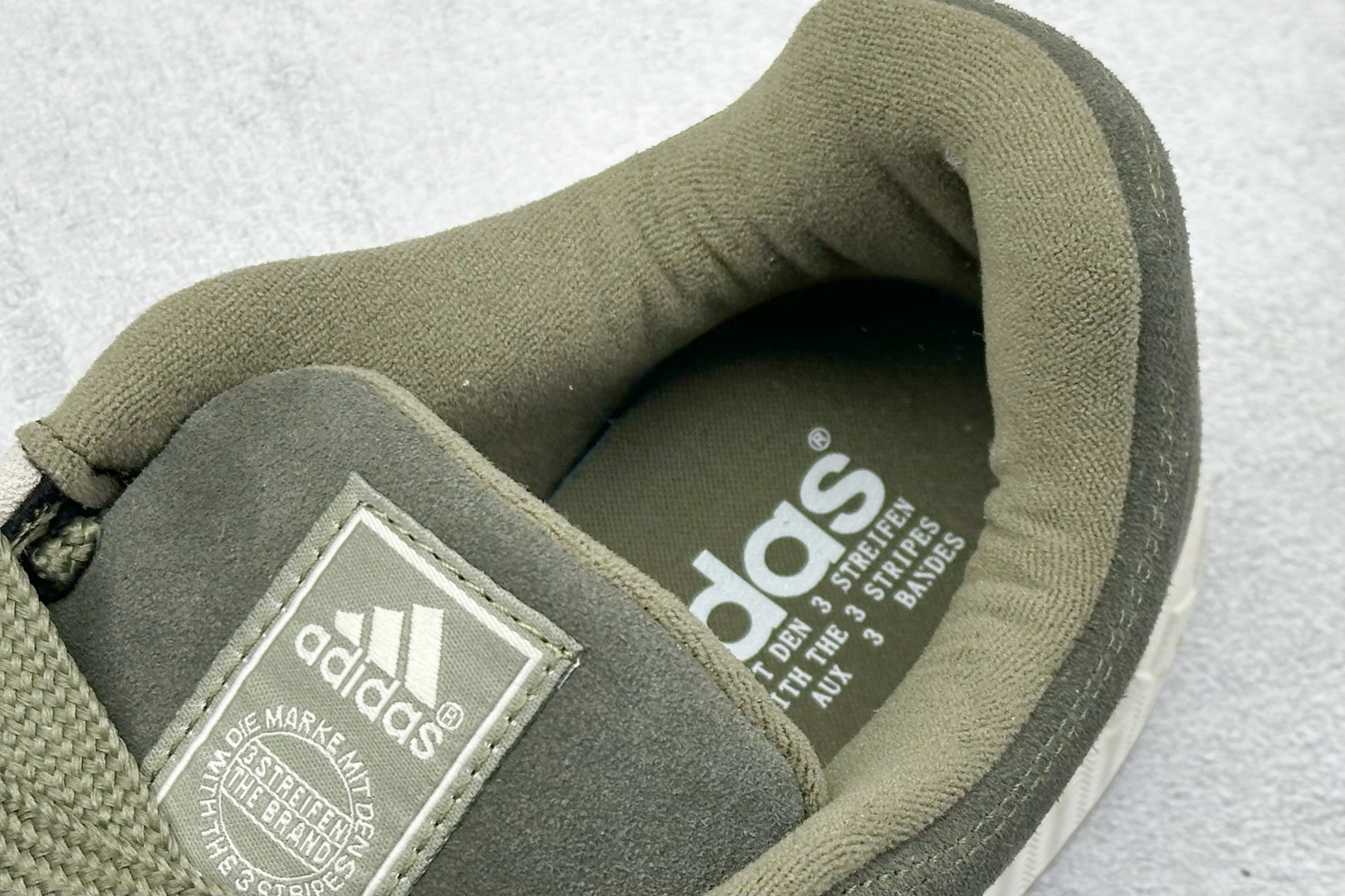 TG版 Adidas Adimatic Low 马蒂奇系列低帮 复古鲨鱼面包鞋运动休闲滑板板鞋 IE9864