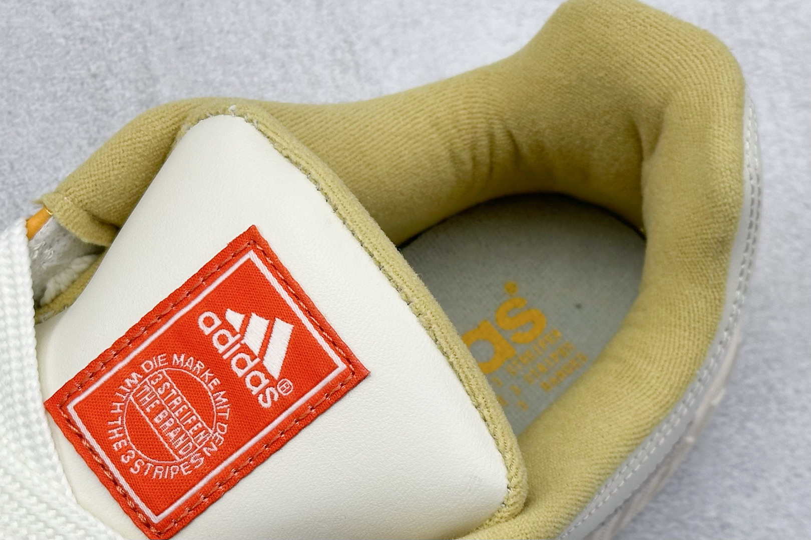 TG版 Adidas Adimatic Low 马蒂奇系列低帮 复古鲨鱼面包鞋运动休闲滑板板鞋 IE1589