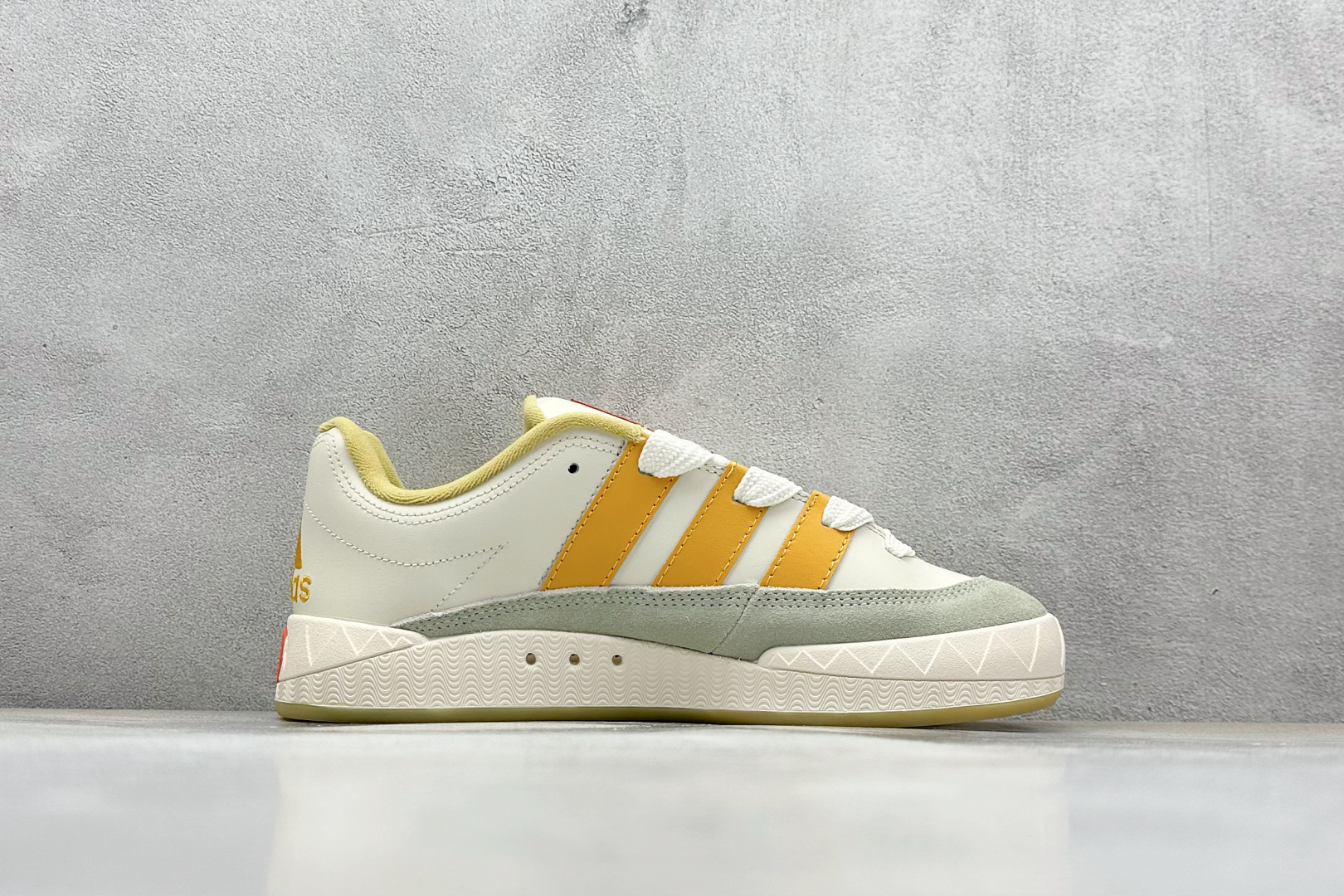 TG版 Adidas Adimatic Low 马蒂奇系列低帮 复古鲨鱼面包鞋运动休闲滑板板鞋 IE1589