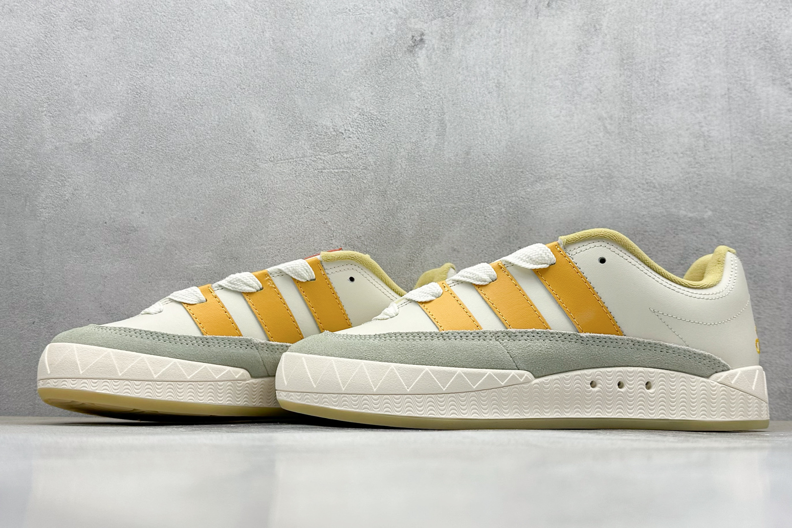 TG版 Adidas Adimatic Low 马蒂奇系列低帮 复古鲨鱼面包鞋运动休闲滑板板鞋 IE1589