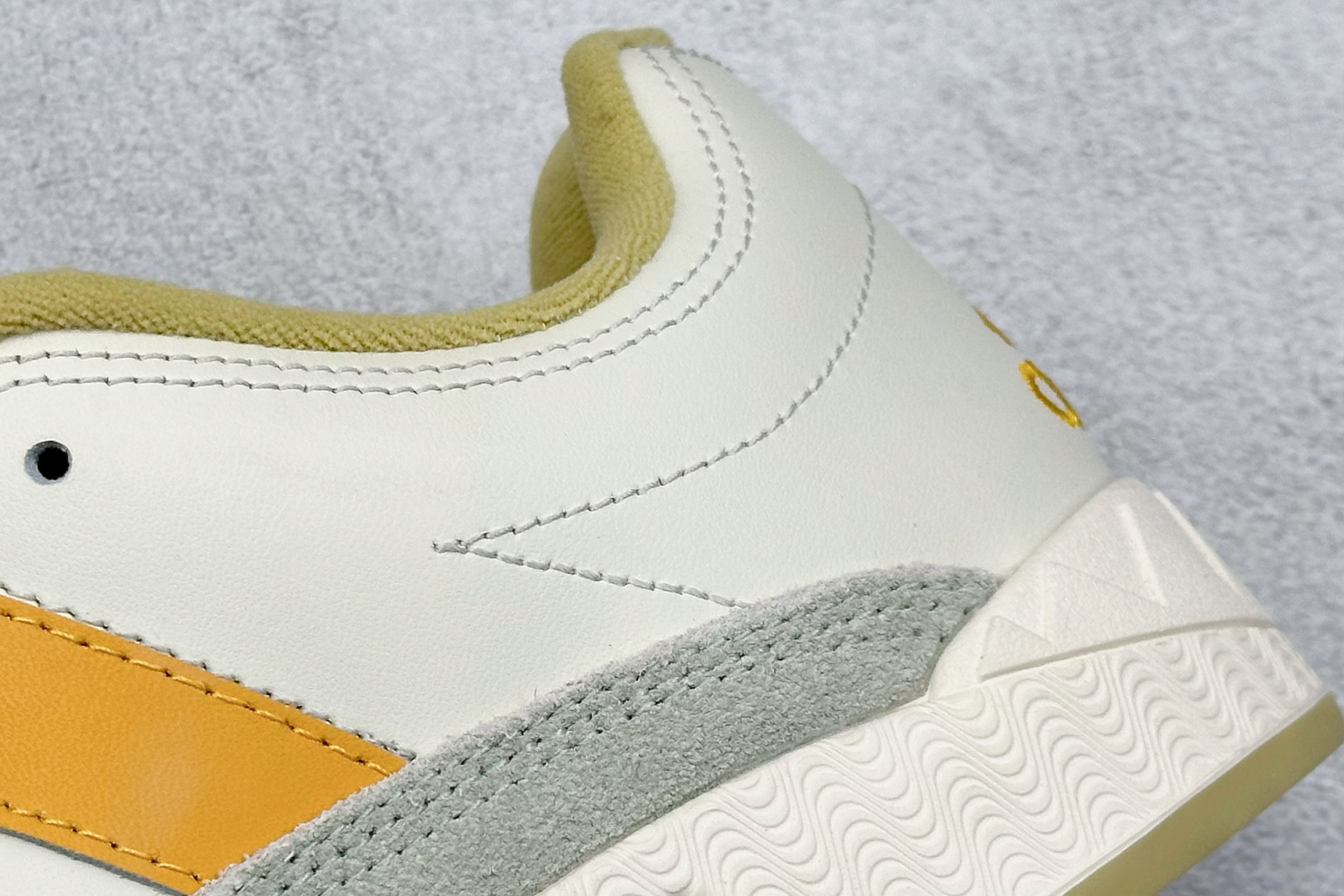 TG版 Adidas Adimatic Low 马蒂奇系列低帮 复古鲨鱼面包鞋运动休闲滑板板鞋 IE1589