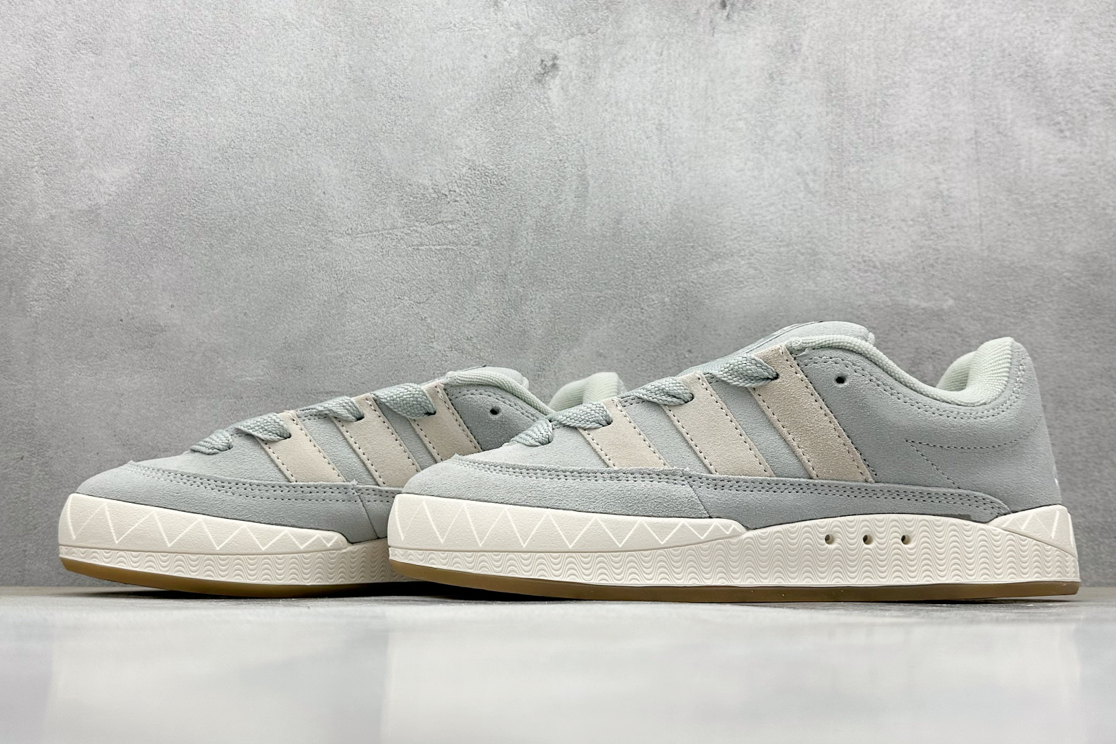 170 TG版 Adidas Adimatic Low 马蒂奇系列低帮 复古鲨鱼面包鞋运动休闲滑板板鞋 IE9863
