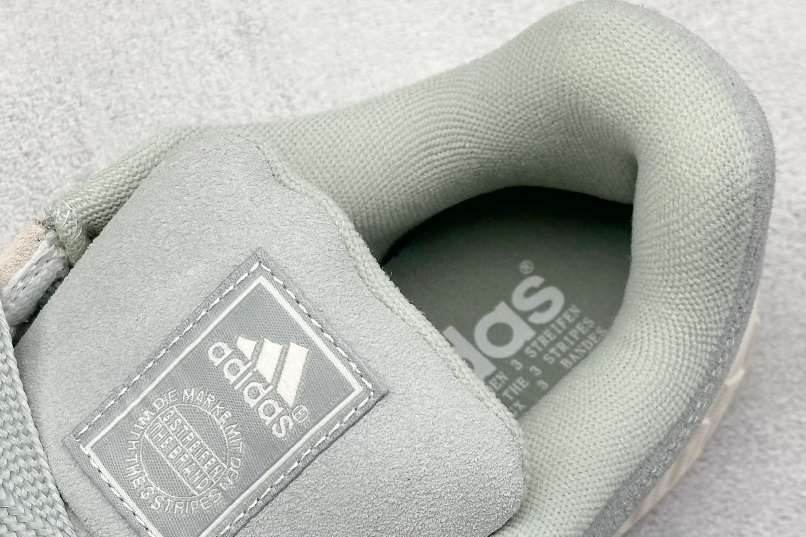 170 TG版 Adidas Adimatic Low 马蒂奇系列低帮 复古鲨鱼面包鞋运动休闲滑板板鞋 IE9863