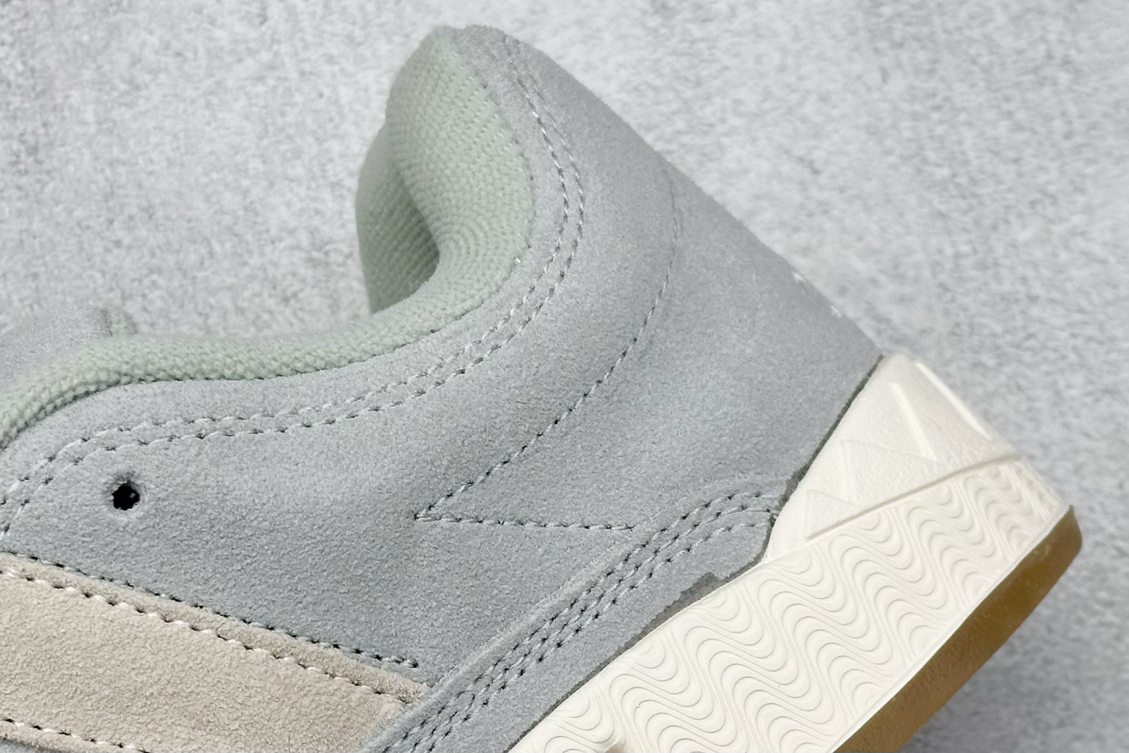 170 TG版 Adidas Adimatic Low 马蒂奇系列低帮 复古鲨鱼面包鞋运动休闲滑板板鞋 IE9863