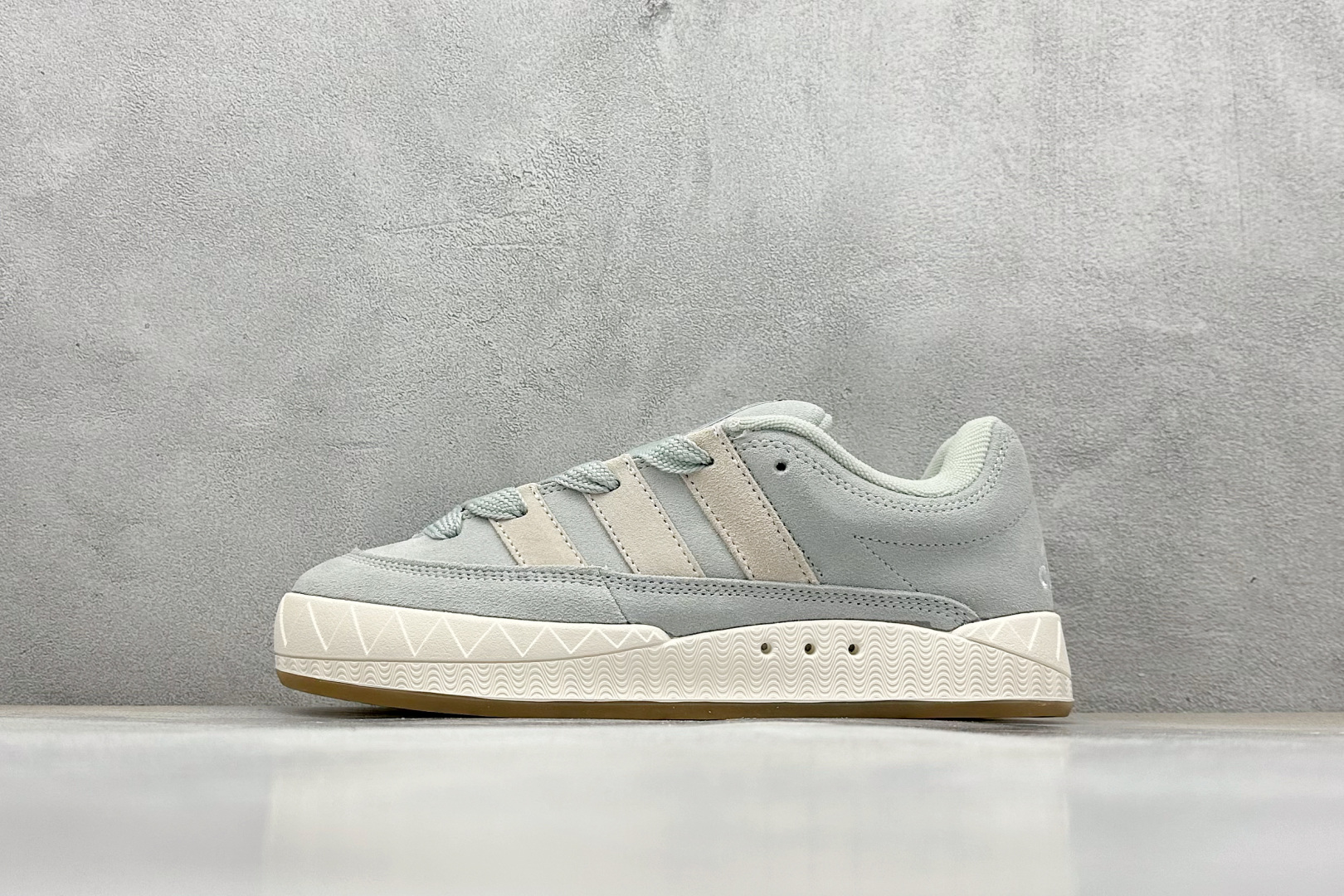 170 TG版 Adidas Adimatic Low 马蒂奇系列低帮 复古鲨鱼面包鞋运动休闲滑板板鞋 IE9863
