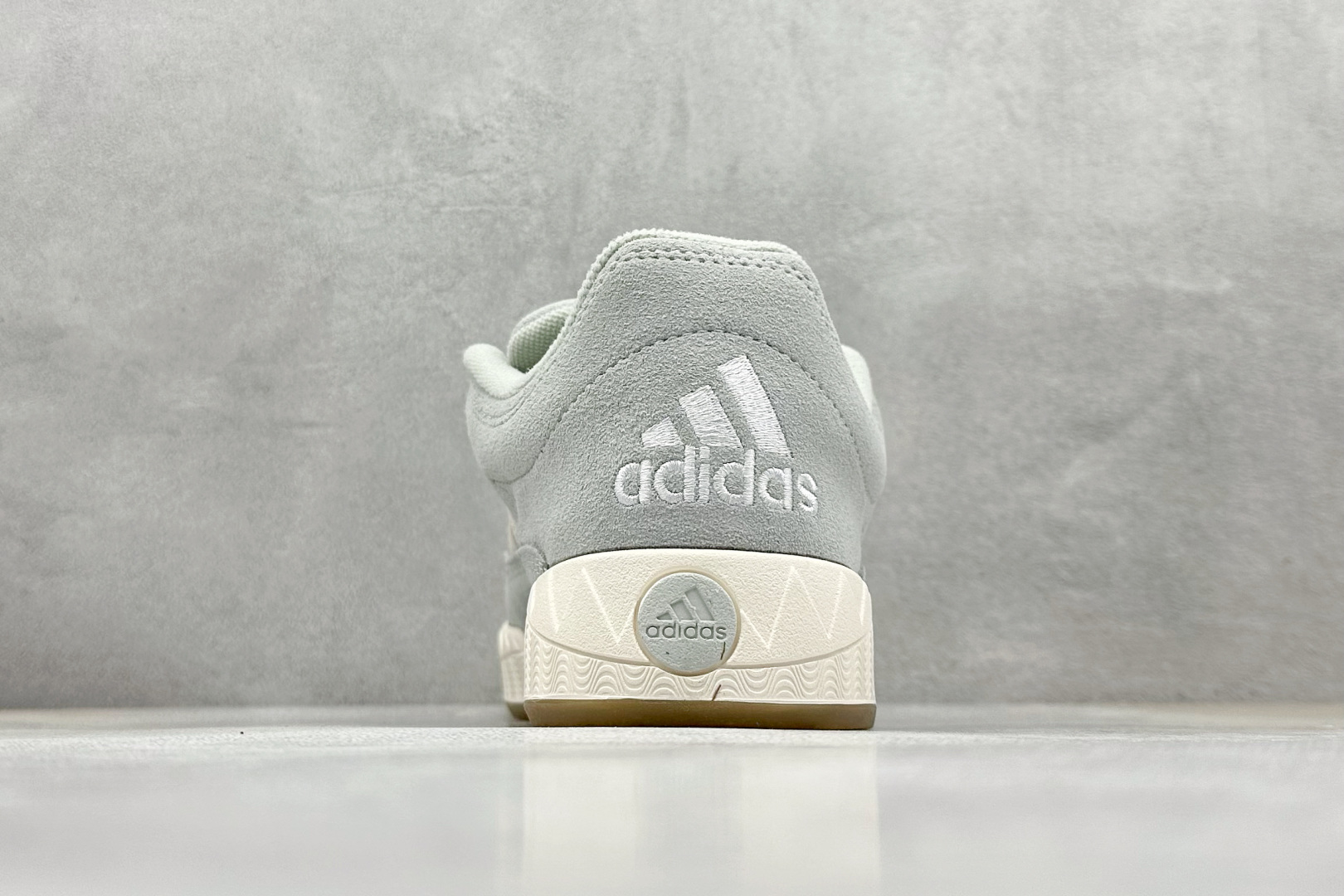 170 TG版 Adidas Adimatic Low 马蒂奇系列低帮 复古鲨鱼面包鞋运动休闲滑板板鞋 IE9863