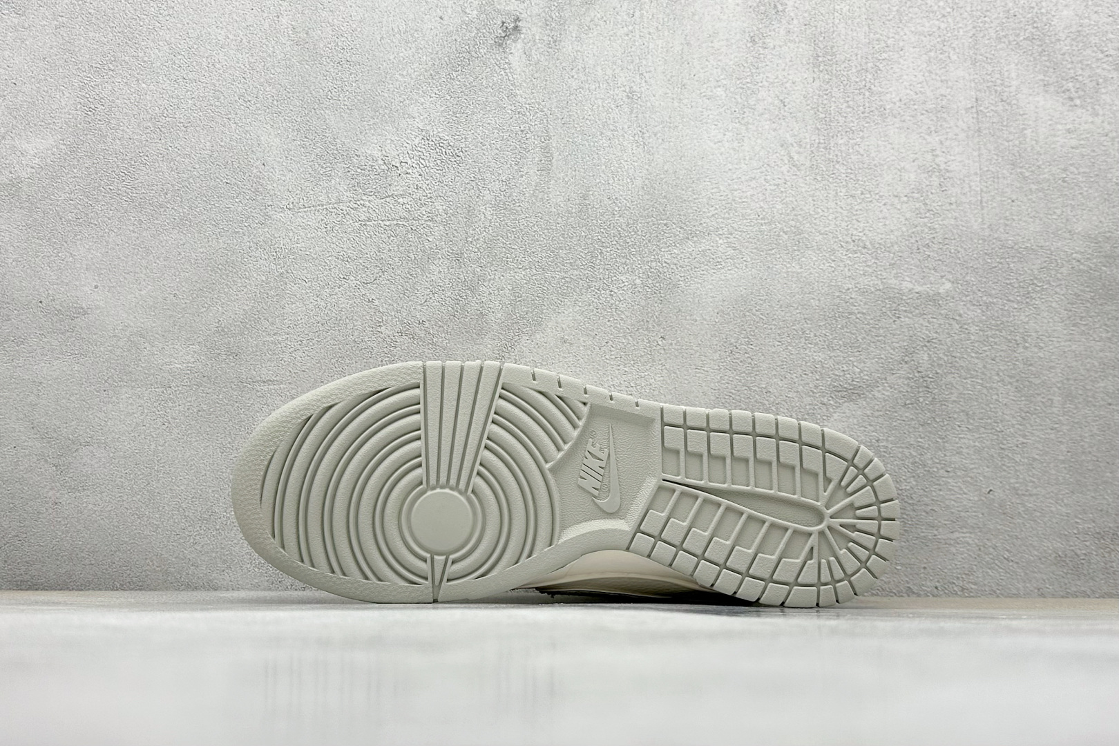 Nike SB Dunk Low x GUCCI 灰白 XD1588-212
