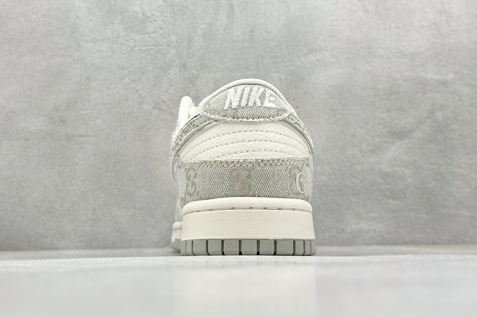 Nike SB Dunk Low x GUCCI 灰白 XD1588-212