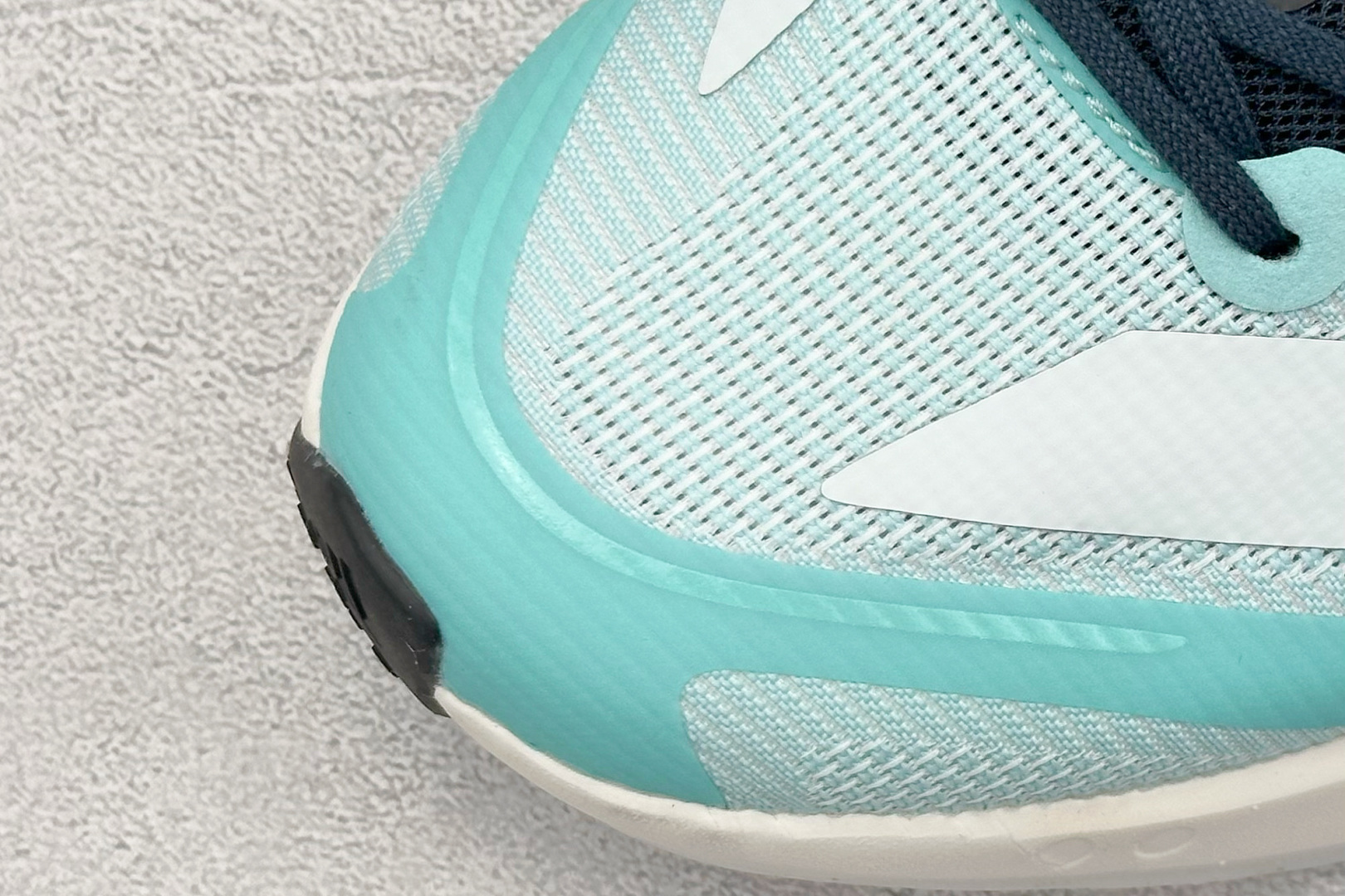 Adidas Adizero Boston 13 轻盈跑鞋 JS4945