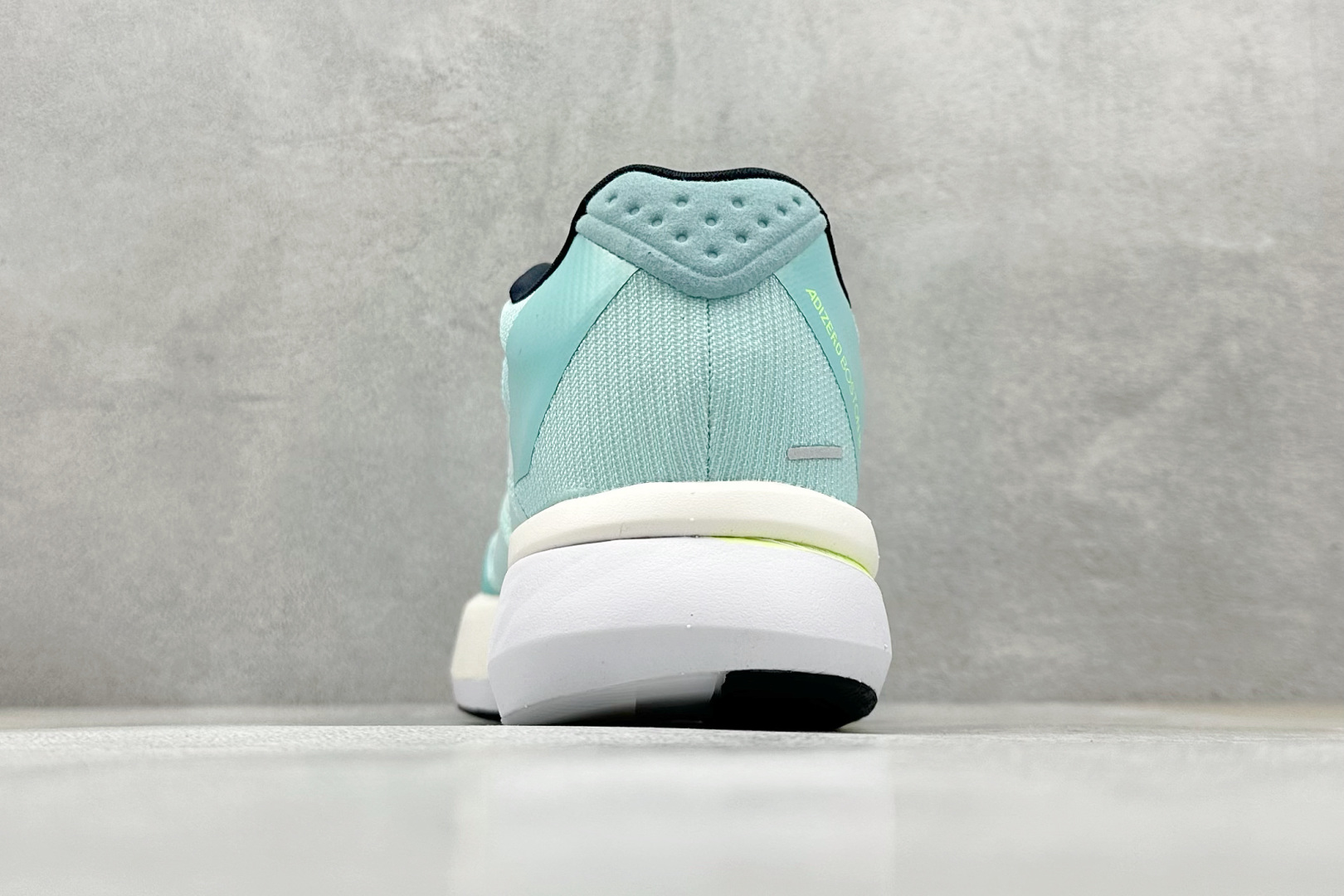 Adidas Adizero Boston 13 轻盈跑鞋 JS4945