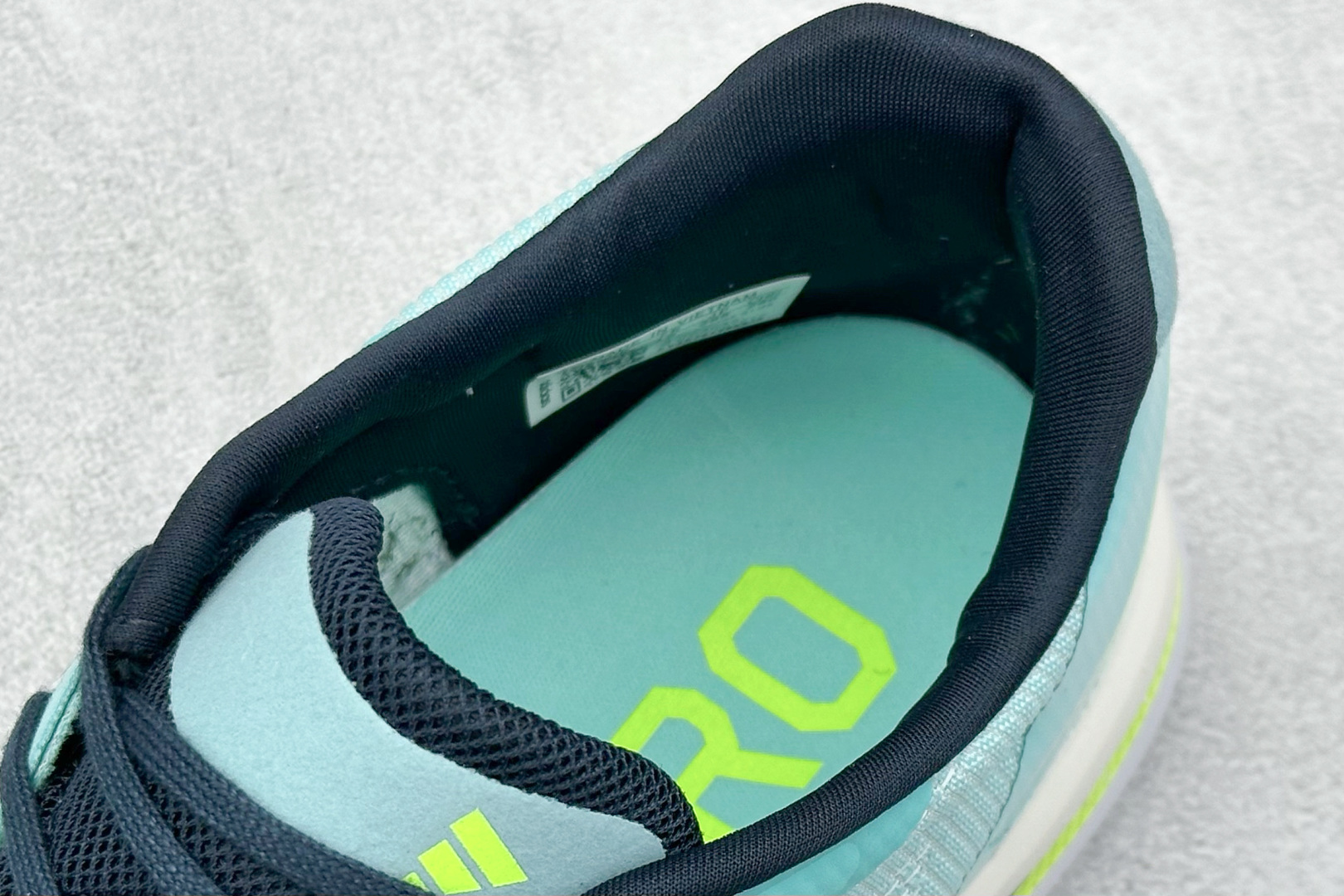 Adidas Adizero Boston 13 轻盈跑鞋 JS4945