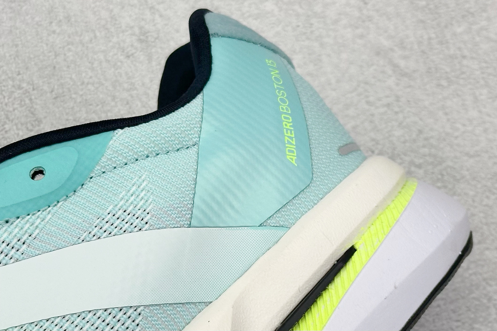 Adidas Adizero Boston 13 轻盈跑鞋 JS4945