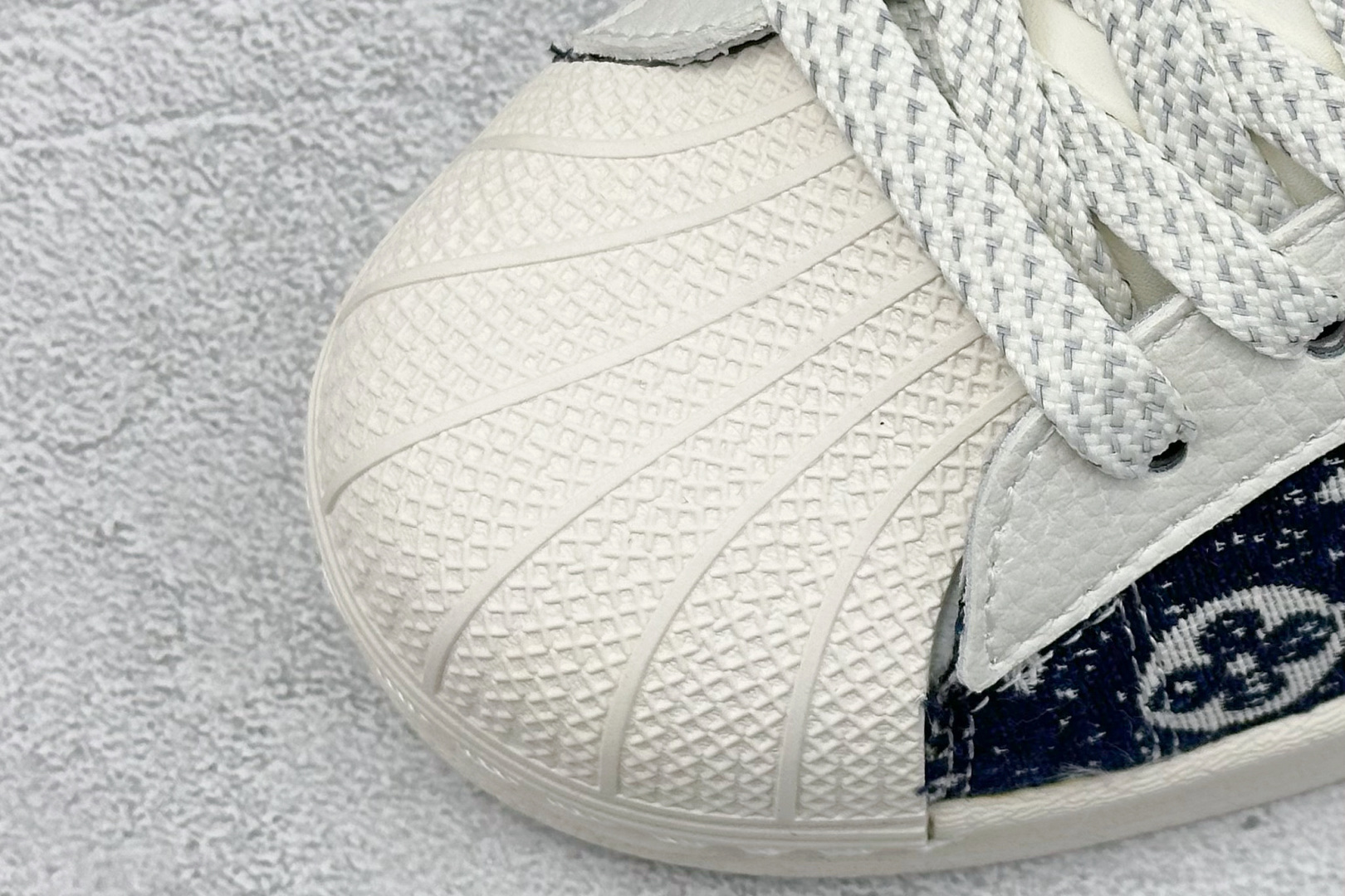 AD Originals Superstar x Louis Vuitton 黑白红 JY8910