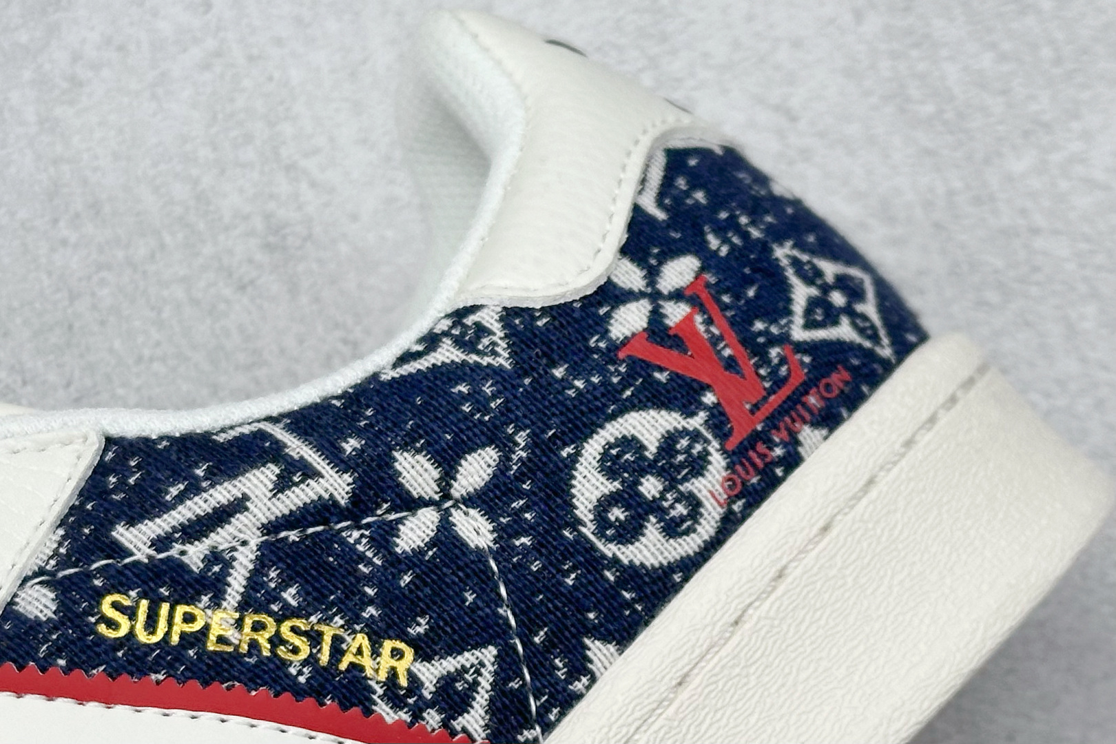 AD Originals Superstar x Louis Vuitton 黑白红 JY8910