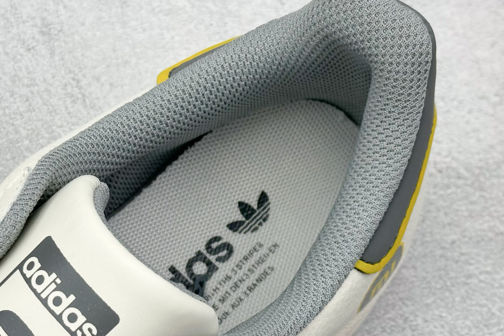 AD Superstar x SU7 Ultra 82 贝壳头 SD6825