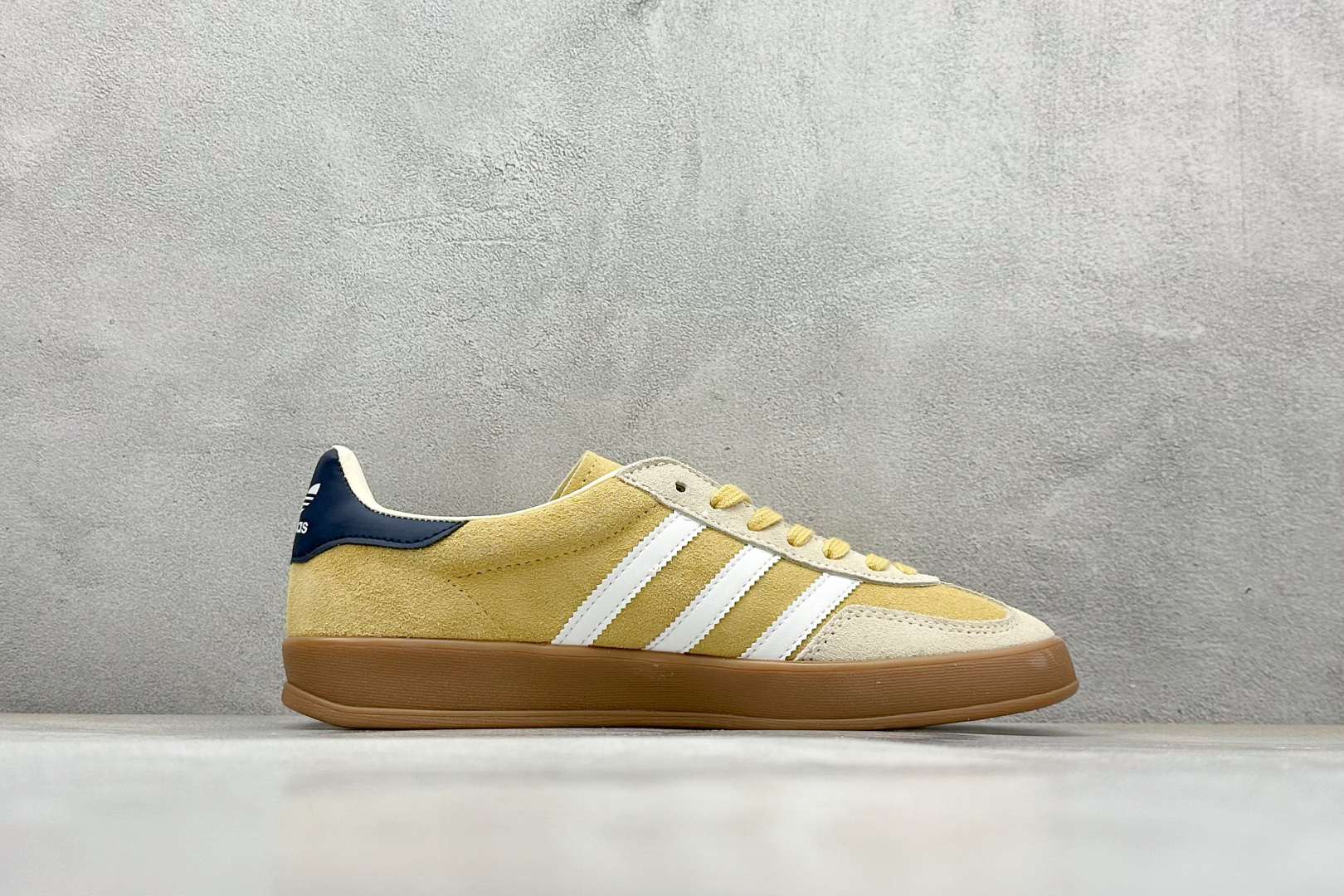 AD Original Gazelle Indoor Trainers 瞪羚室内鞋系列低帮复古百搭休闲运动德训风板鞋 JI3523