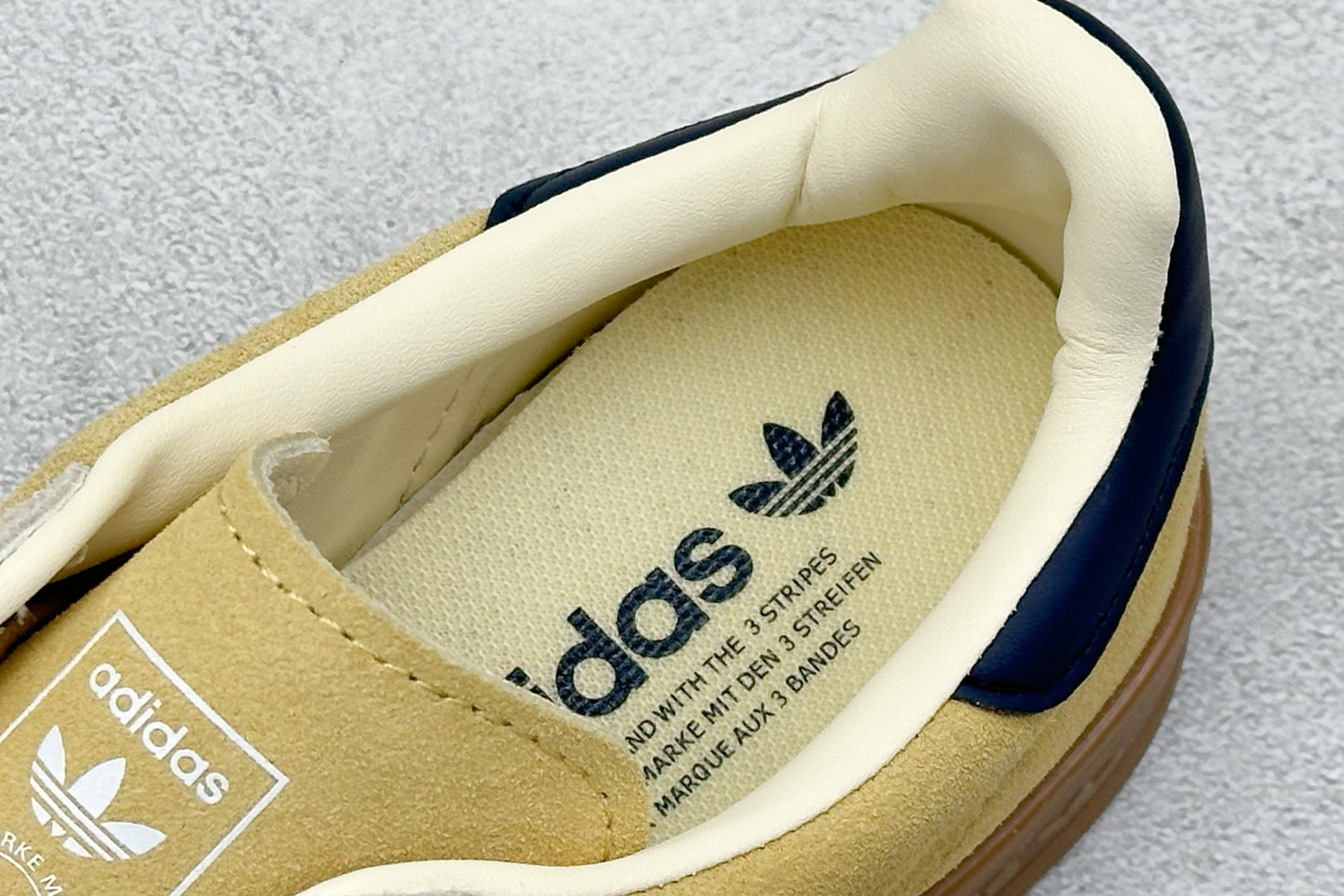 AD Original Gazelle Indoor Trainers 瞪羚室内鞋系列低帮复古百搭休闲运动德训风板鞋 JI3523