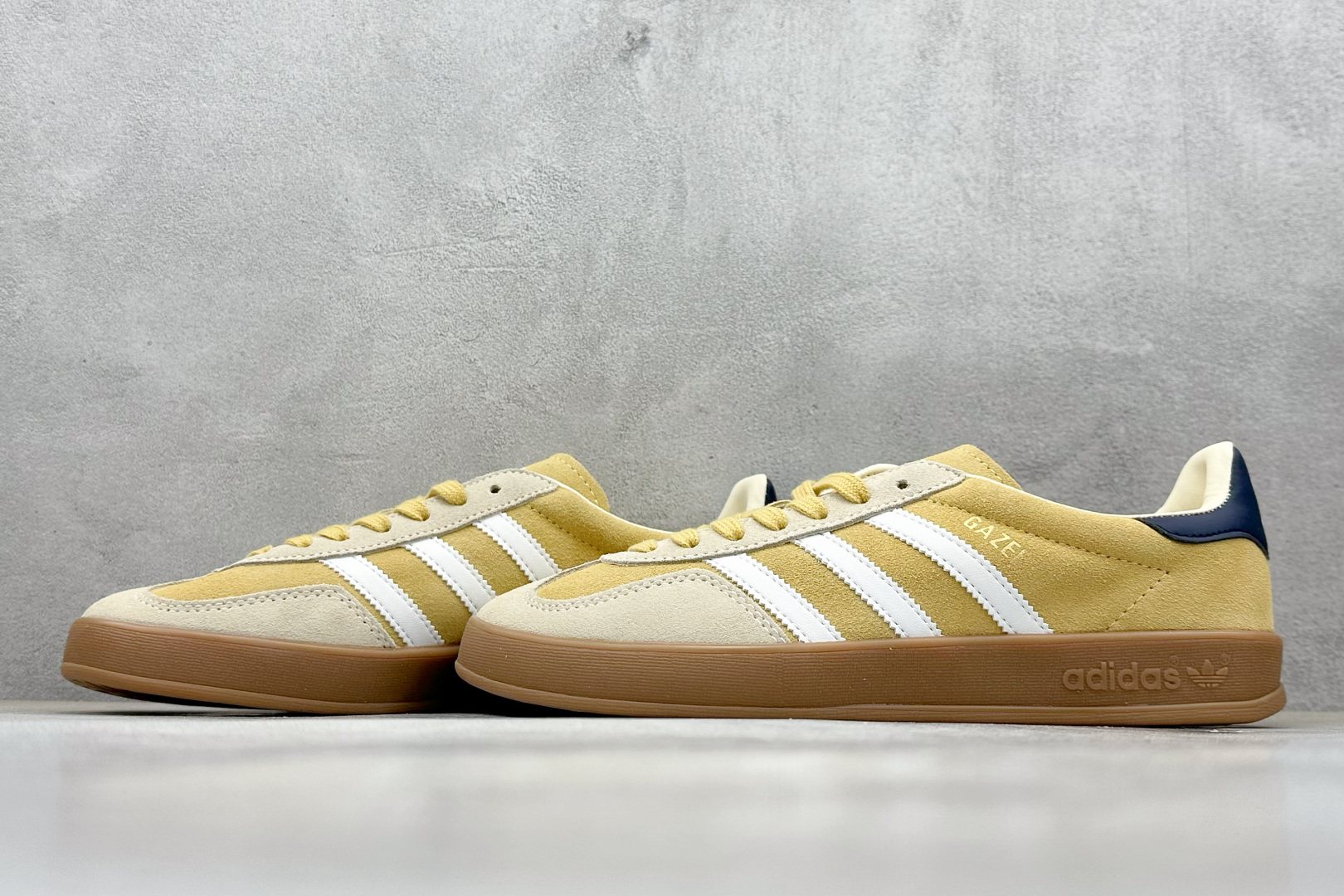 AD Original Gazelle Indoor Trainers 瞪羚室内鞋系列低帮复古百搭休闲运动德训风板鞋 JI3523