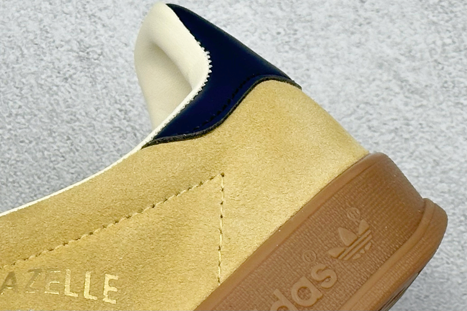 AD Original Gazelle Indoor Trainers 瞪羚室内鞋系列低帮复古百搭休闲运动德训风板鞋 JI3523