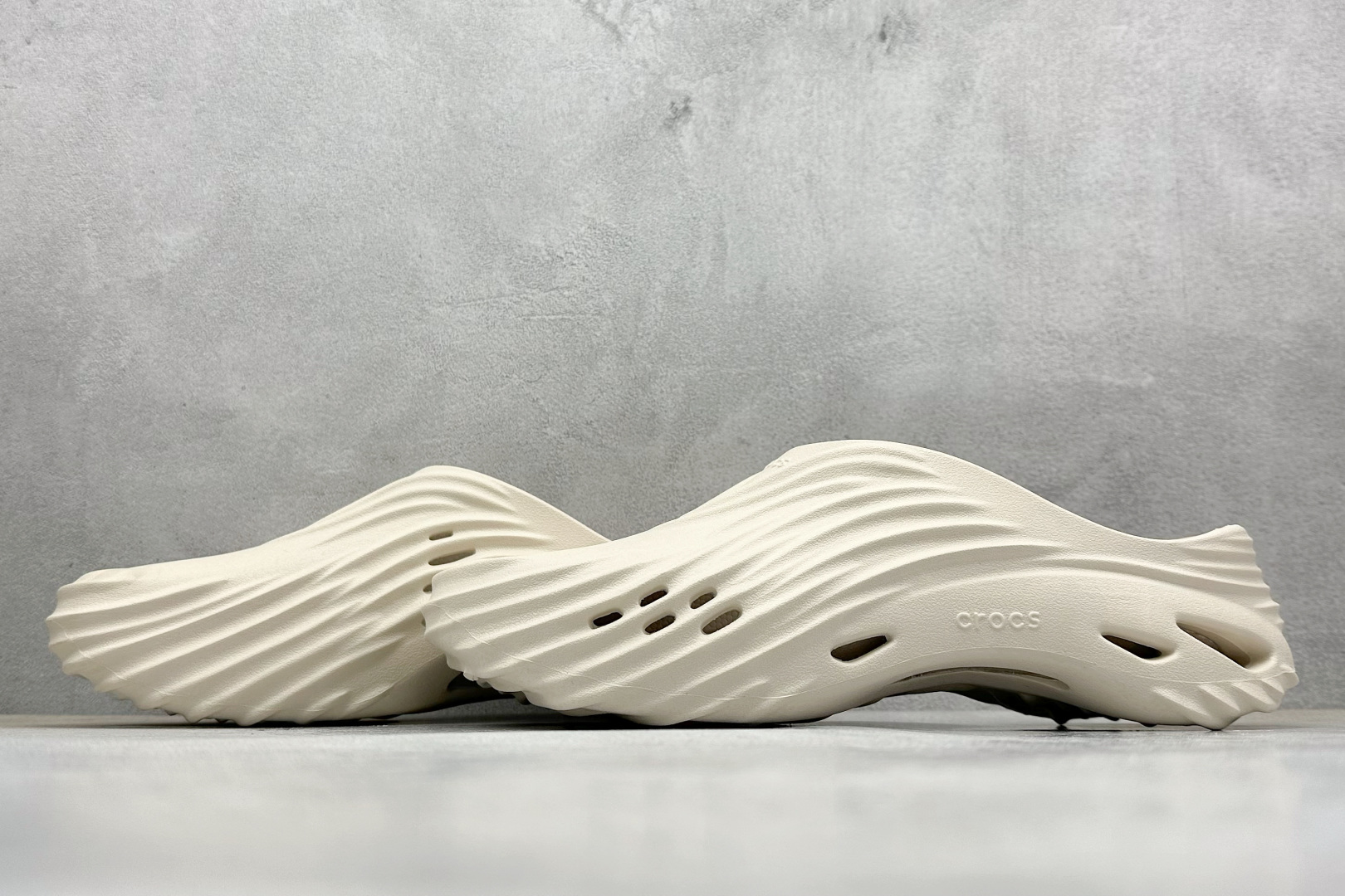 K版 Crocs卡骆驰 Echo WAVE CLOG 轻盈复古 防磨包头拖鞋