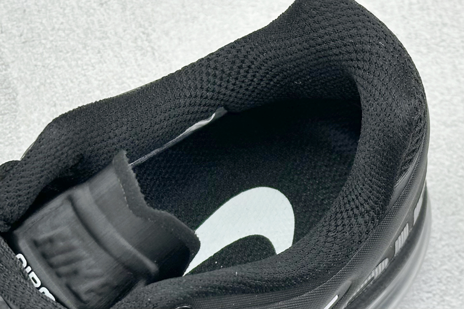 YH版 NIKE Air Max 2013 耐克复古透气网布 全掌气垫 缓震跑步鞋 554886-108
