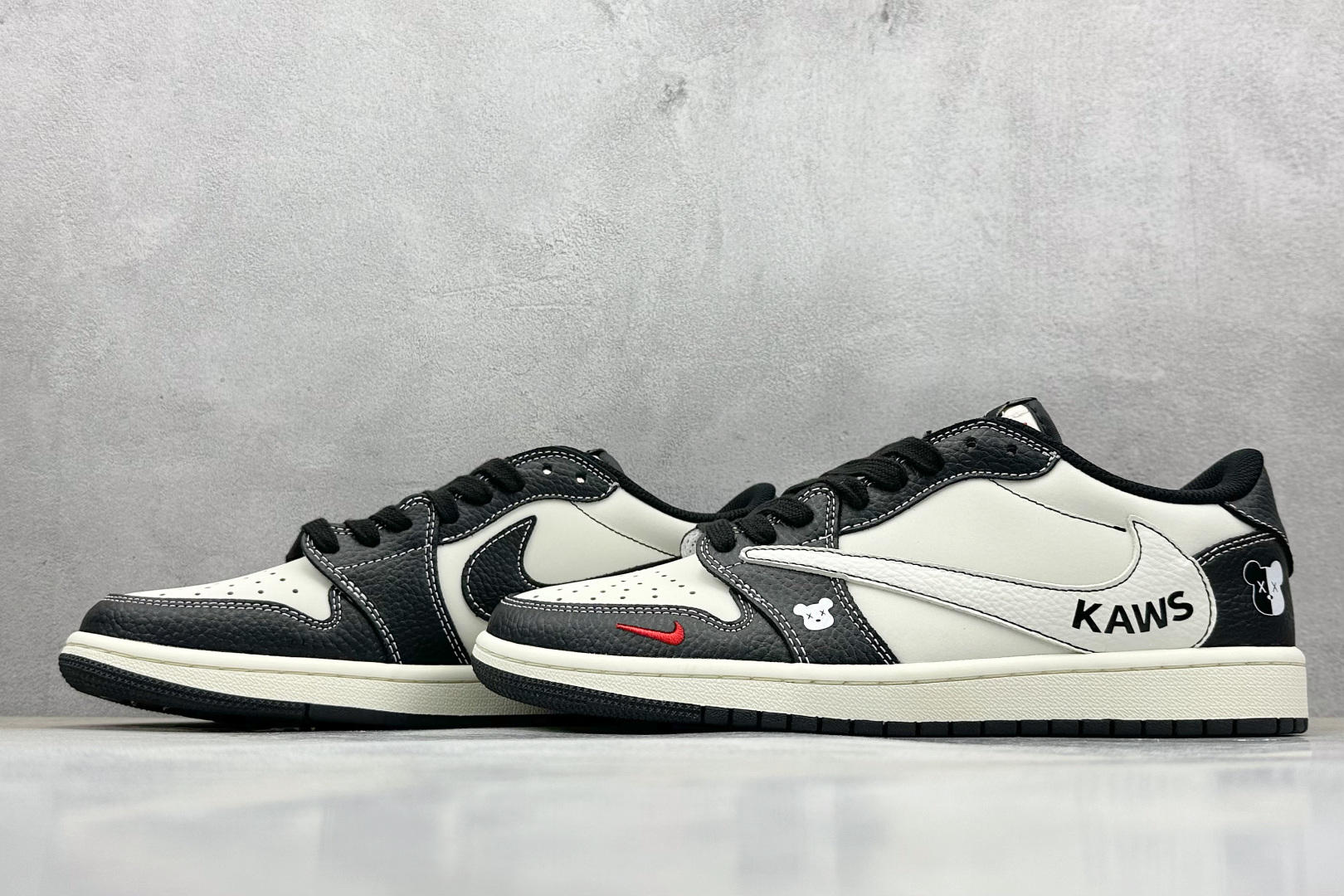 SC版 Travis Scott x Fragment Design x Air Jordan 1 Low OG SP AJ1 暴力熊联名 黑白小红勾 低帮文化休闲板鞋 XZ5749-004