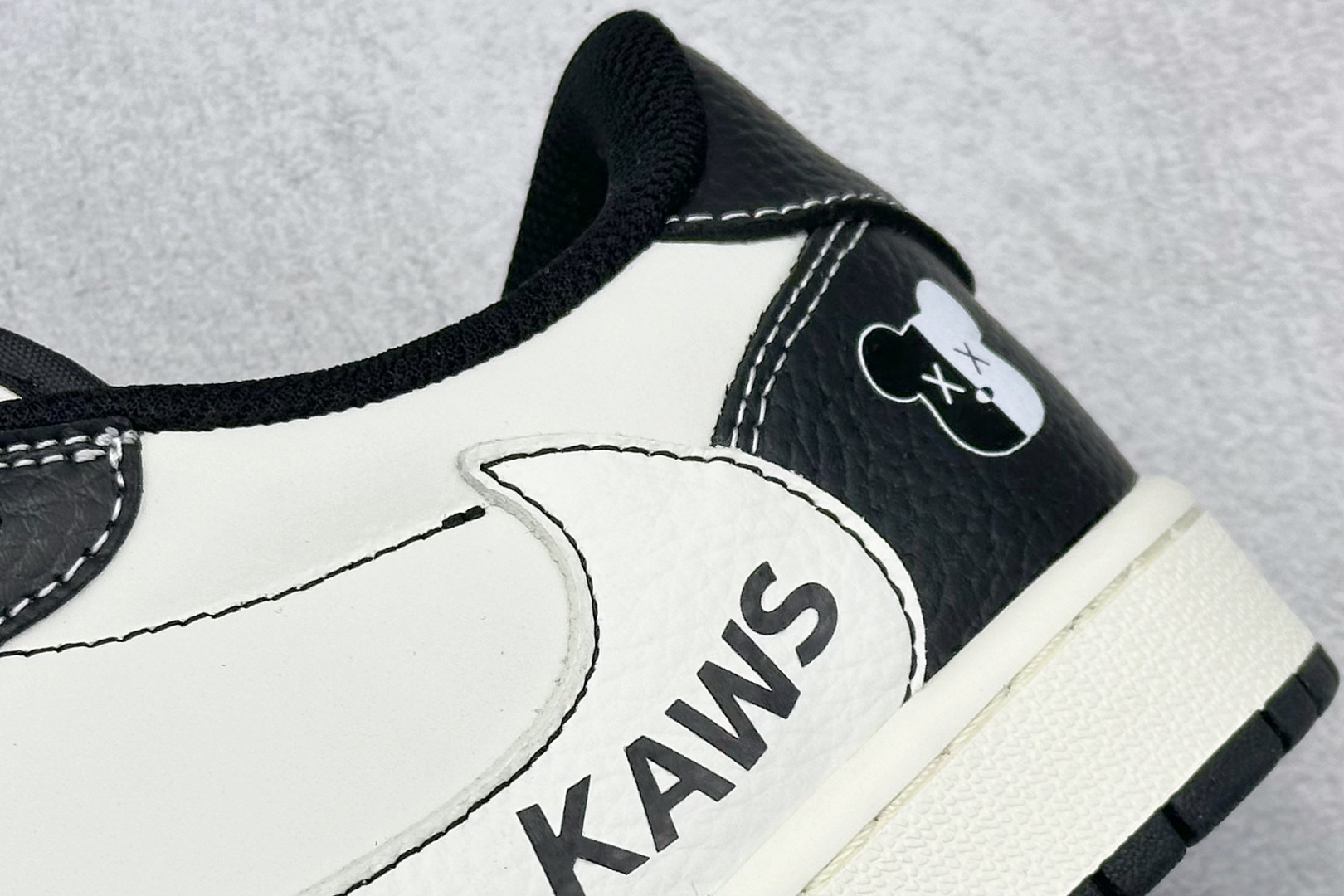 SC版 Travis Scott x Fragment Design x Air Jordan 1 Low OG SP AJ1 暴力熊联名 黑白小红勾 低帮文化休闲板鞋 XZ5749-004