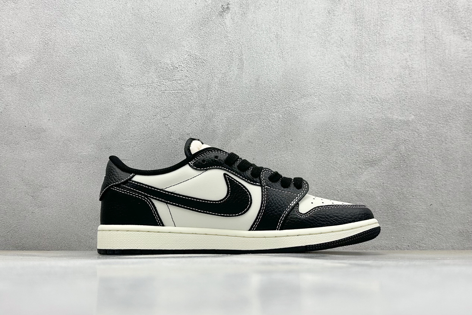 SC版 Travis Scott x Fragment Design x Air Jordan 1 Low OG SP AJ1 暴力熊联名 黑白小红勾 低帮文化休闲板鞋 XZ5749-004
