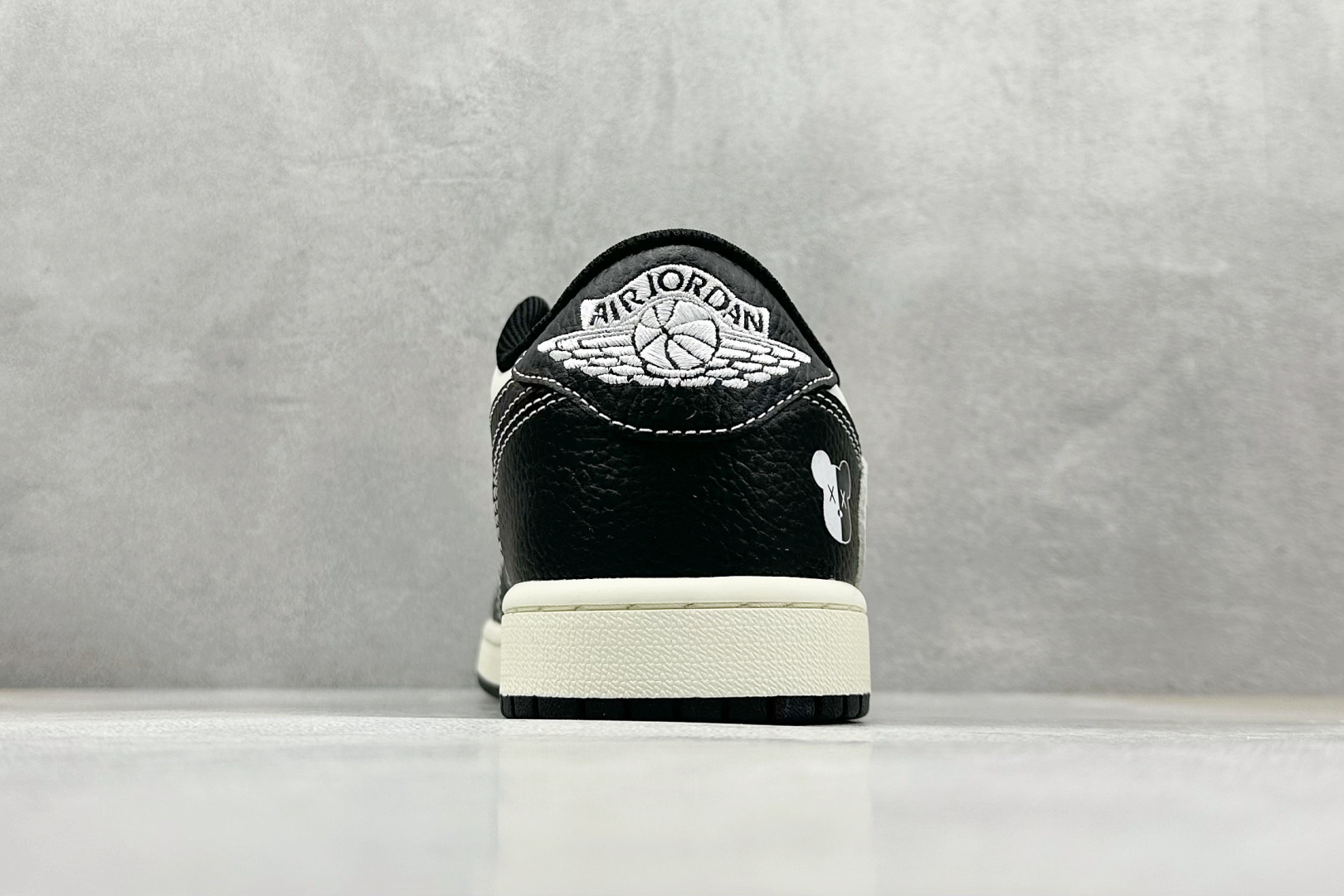 SC版 Travis Scott x Fragment Design x Air Jordan 1 Low OG SP AJ1 暴力熊联名 黑白小红勾 低帮文化休闲板鞋 XZ5749-004