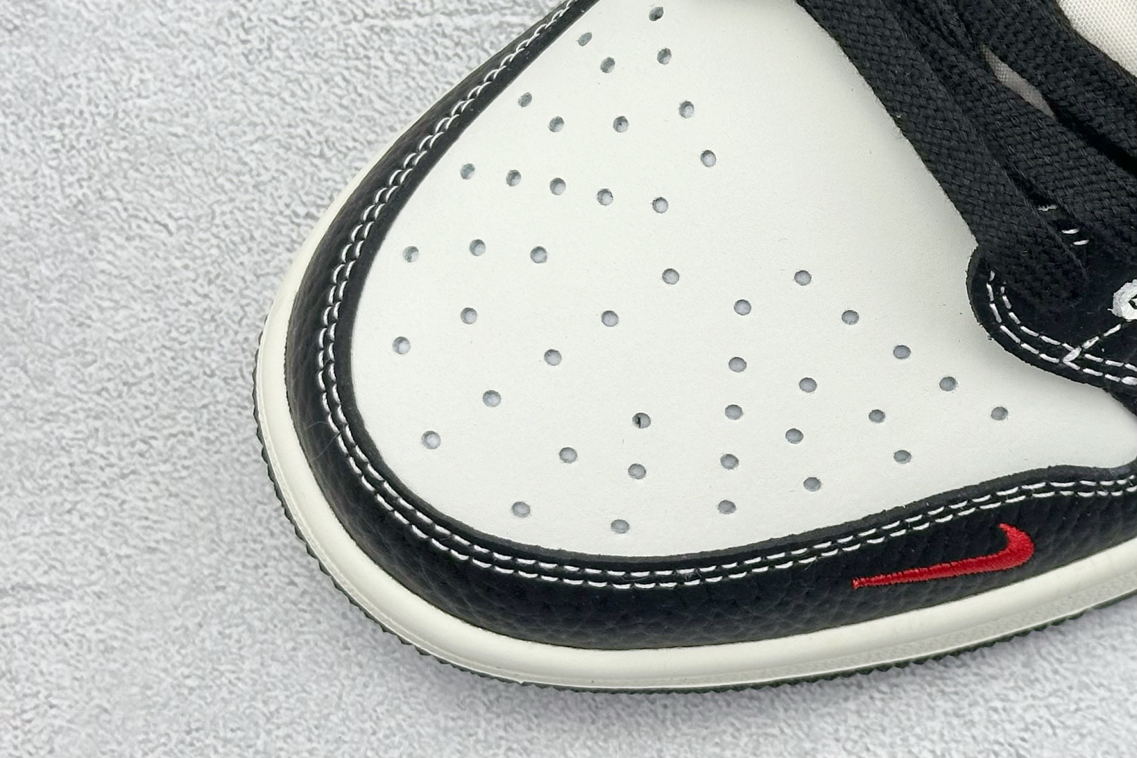 SC版 Travis Scott x Fragment Design x Air Jordan 1 Low OG SP AJ1 暴力熊联名 黑白小红勾 低帮文化休闲板鞋 XZ5749-004